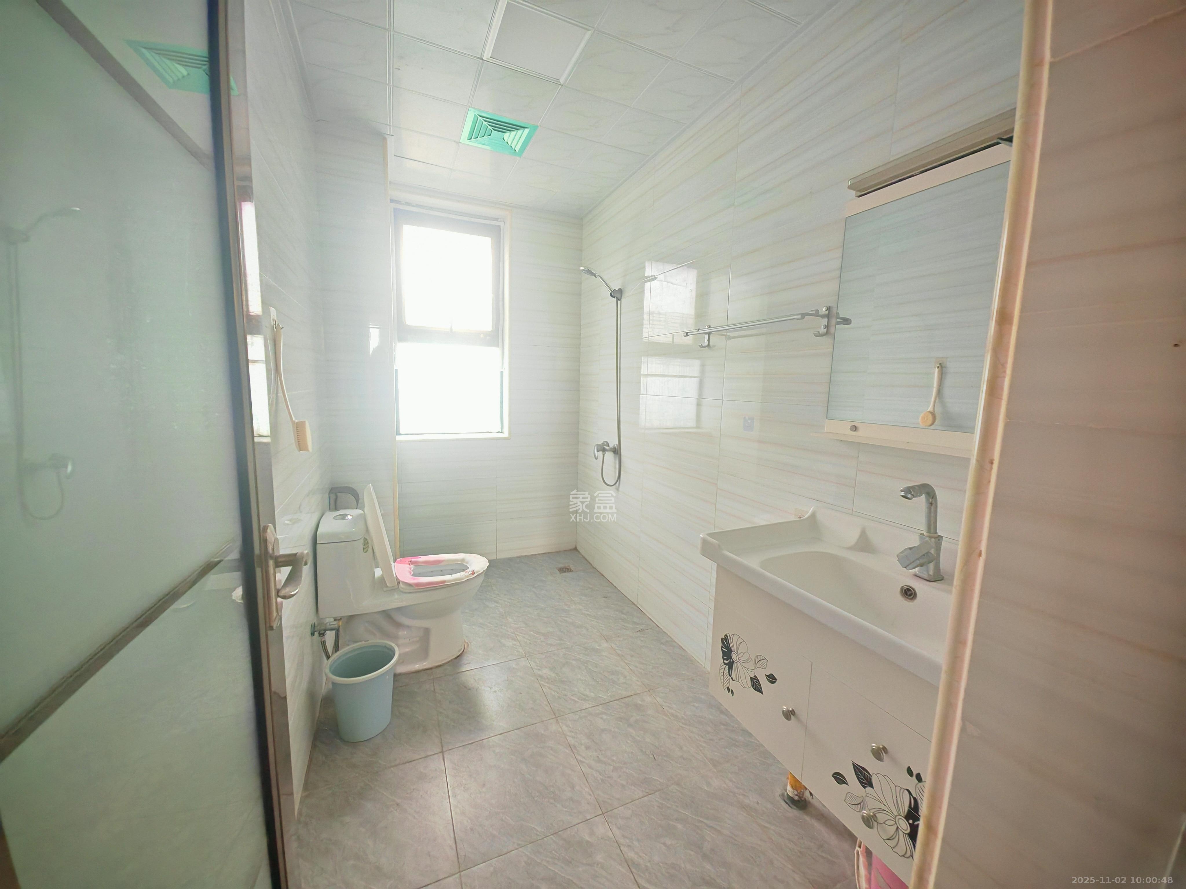 莱茵城  3室2厅2卫    1900.0元/月 莱茵城  3室2厅2卫    1900.0元/月室内图