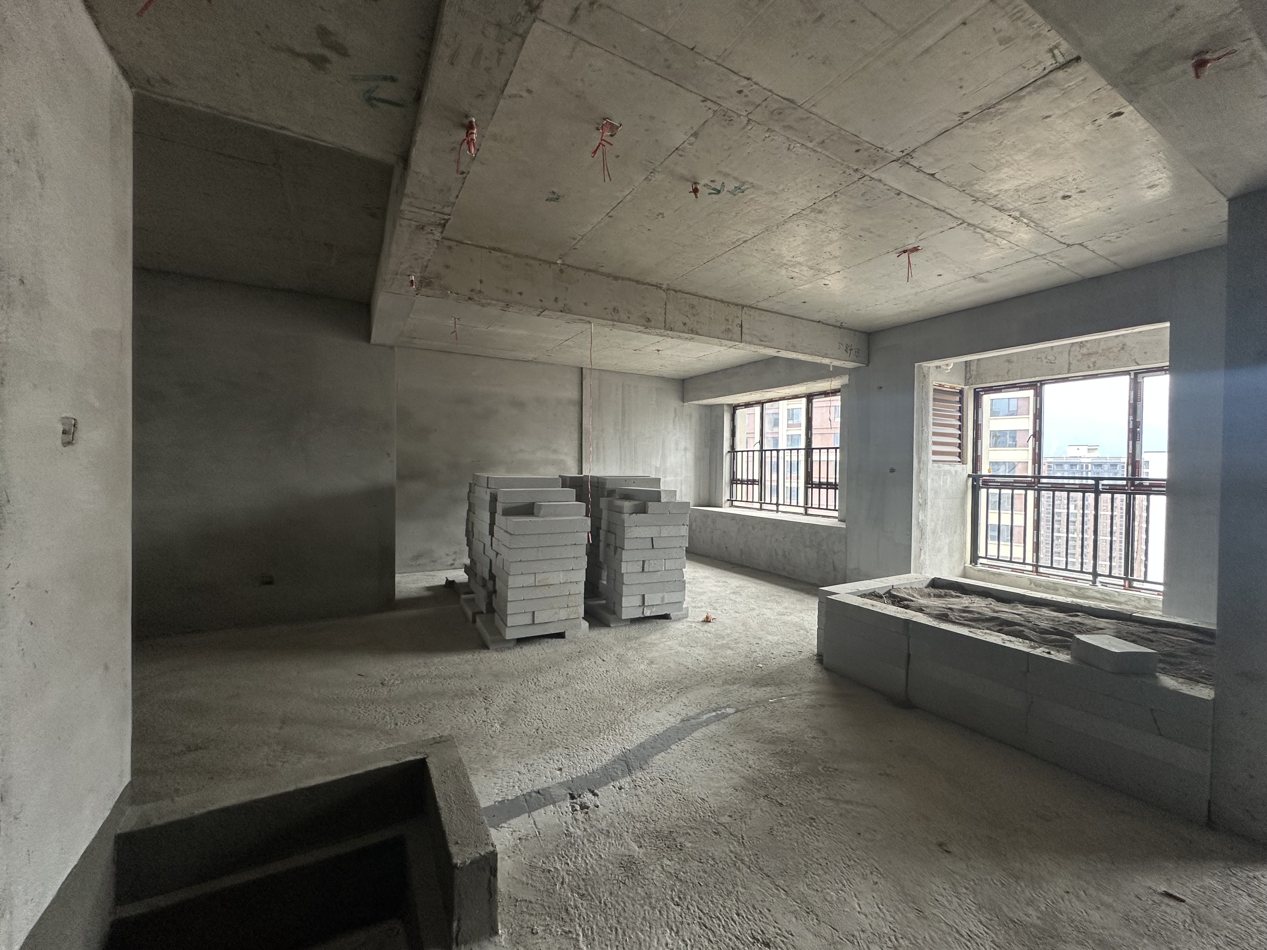 奇峰广场  1室0厅0卫    2500.0元/月室内图