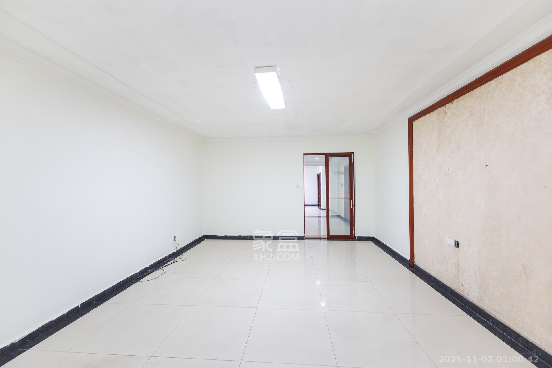 恒大名都  4室2厅4卫    170.8万客厅