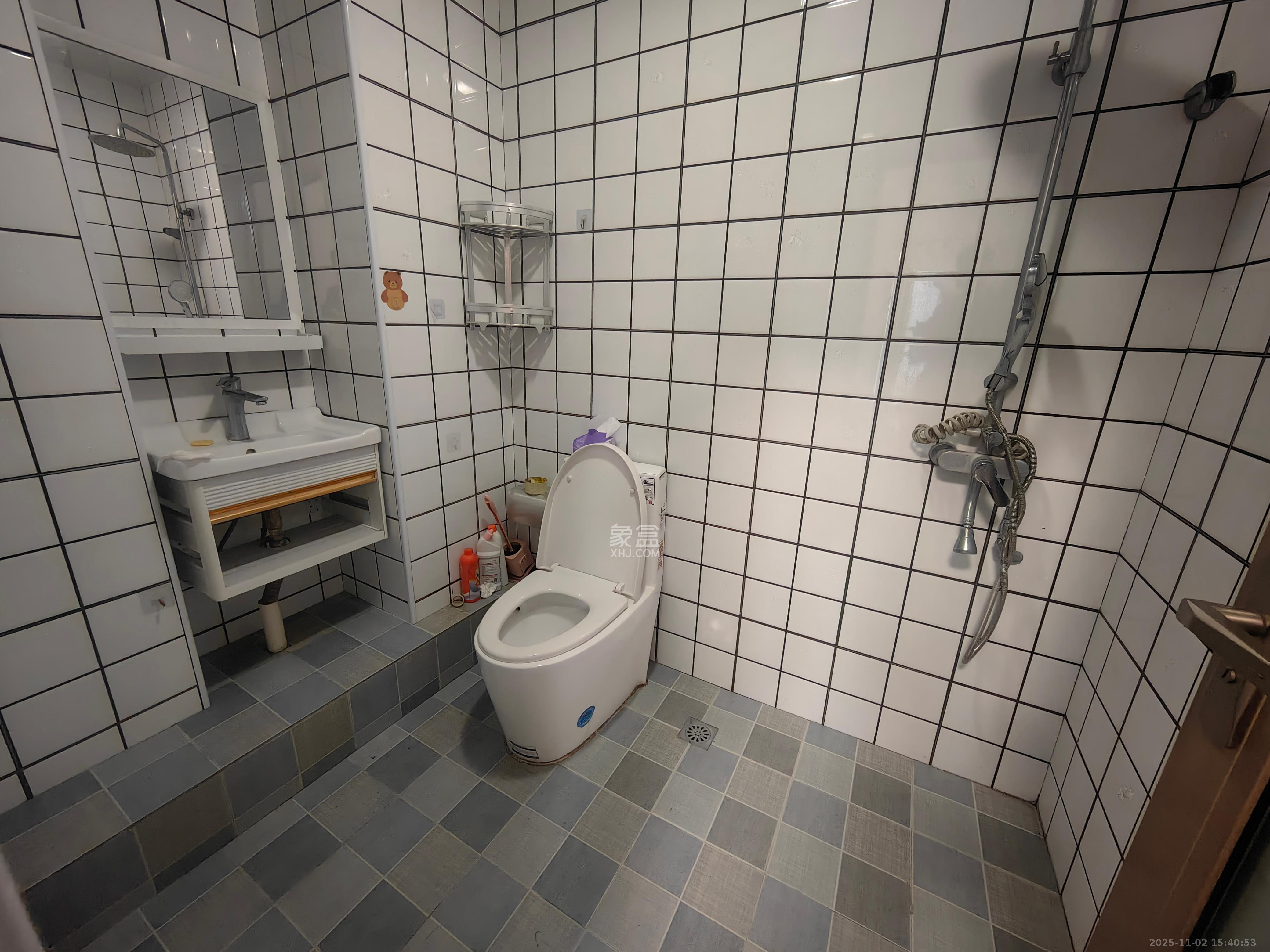 第六都（陆都小区）  1室1厅1卫    1900.0元/月室内图