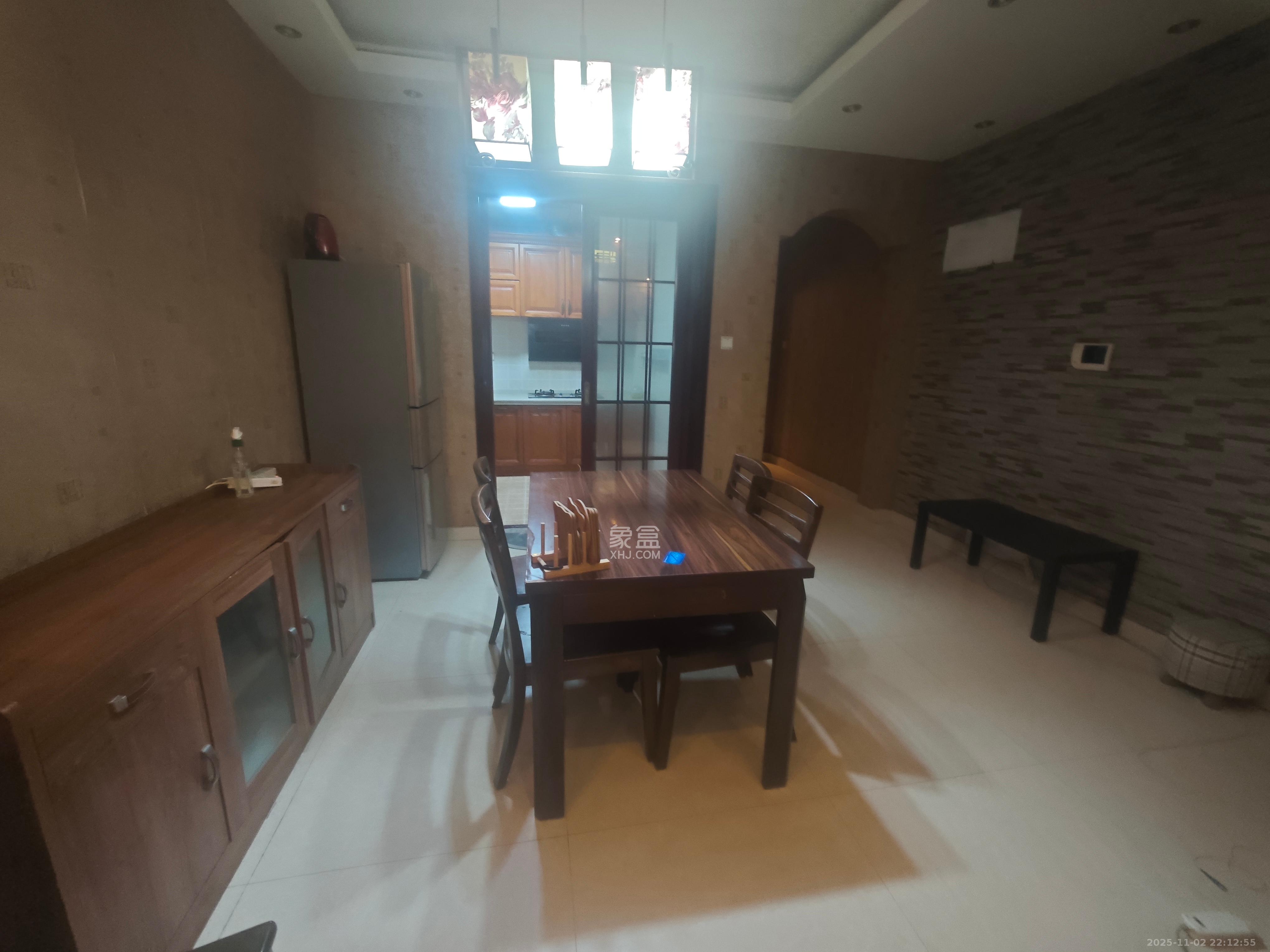 莱茵城 1室2厅1卫 2300.0元/月 莱茵城 1室2厅1卫 2300.0元/月室内图