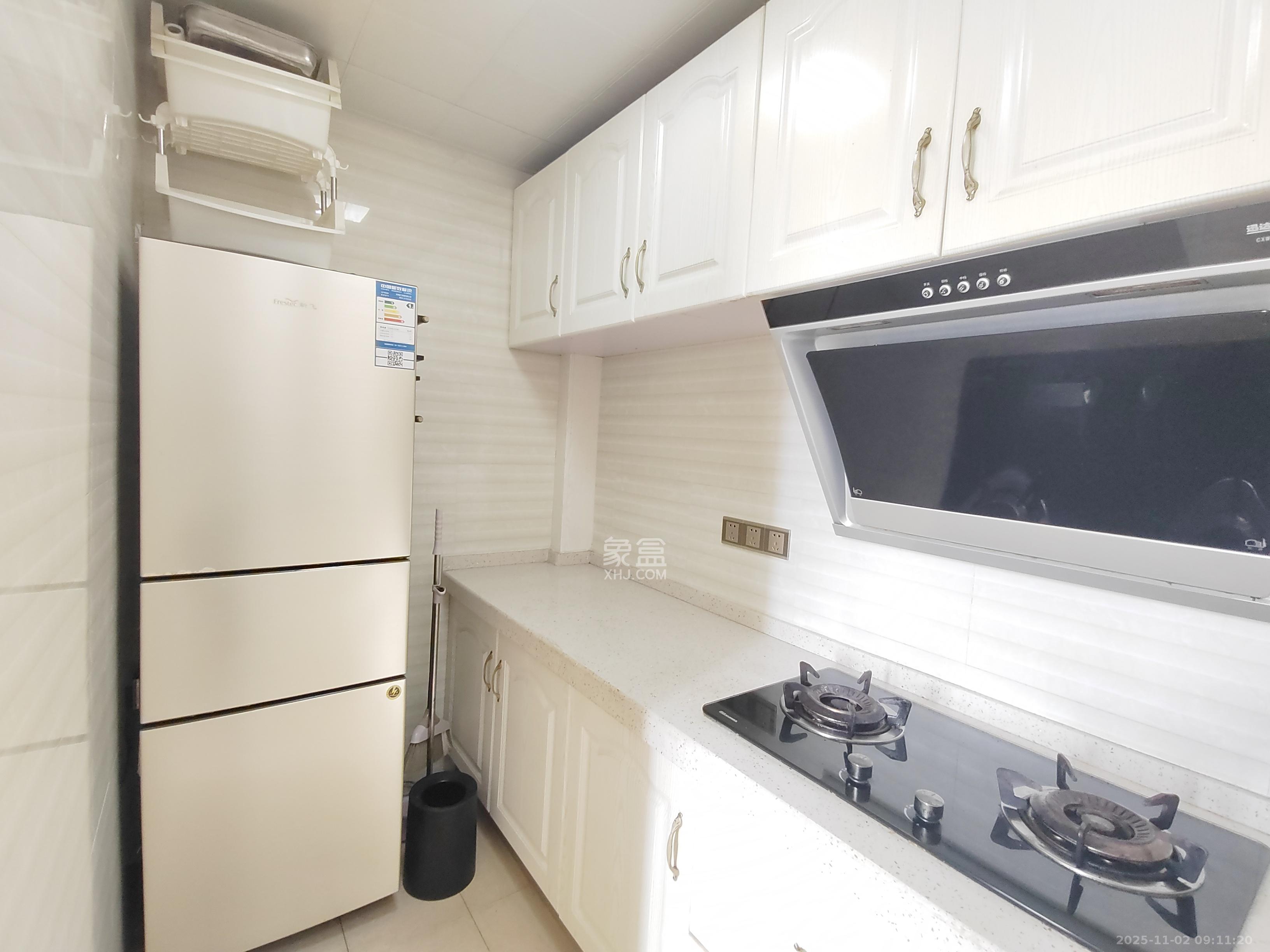 金茂梅溪湖  3室2厅1卫    3100.0元/月室内图