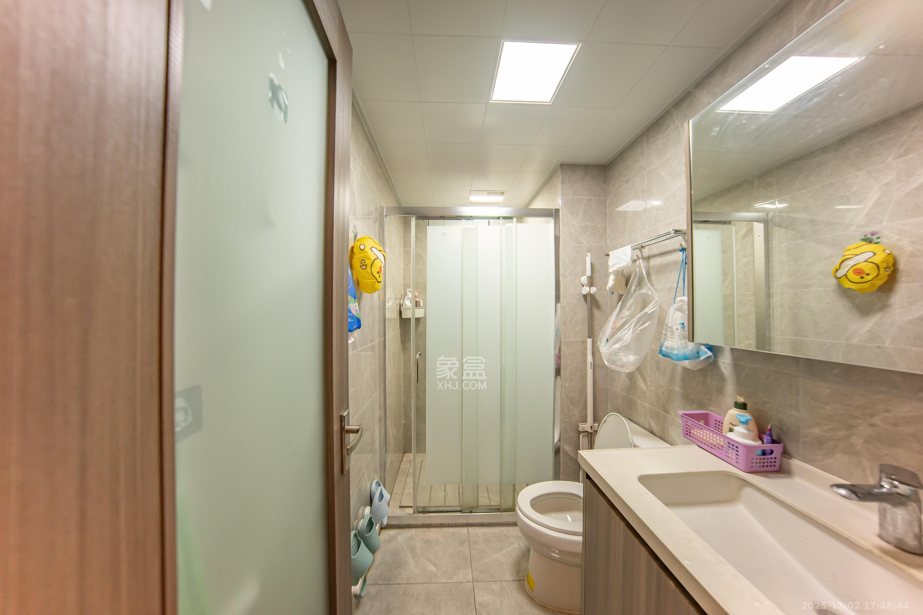 中海阅麓山一期  3室2厅2卫    150.0万卫生间