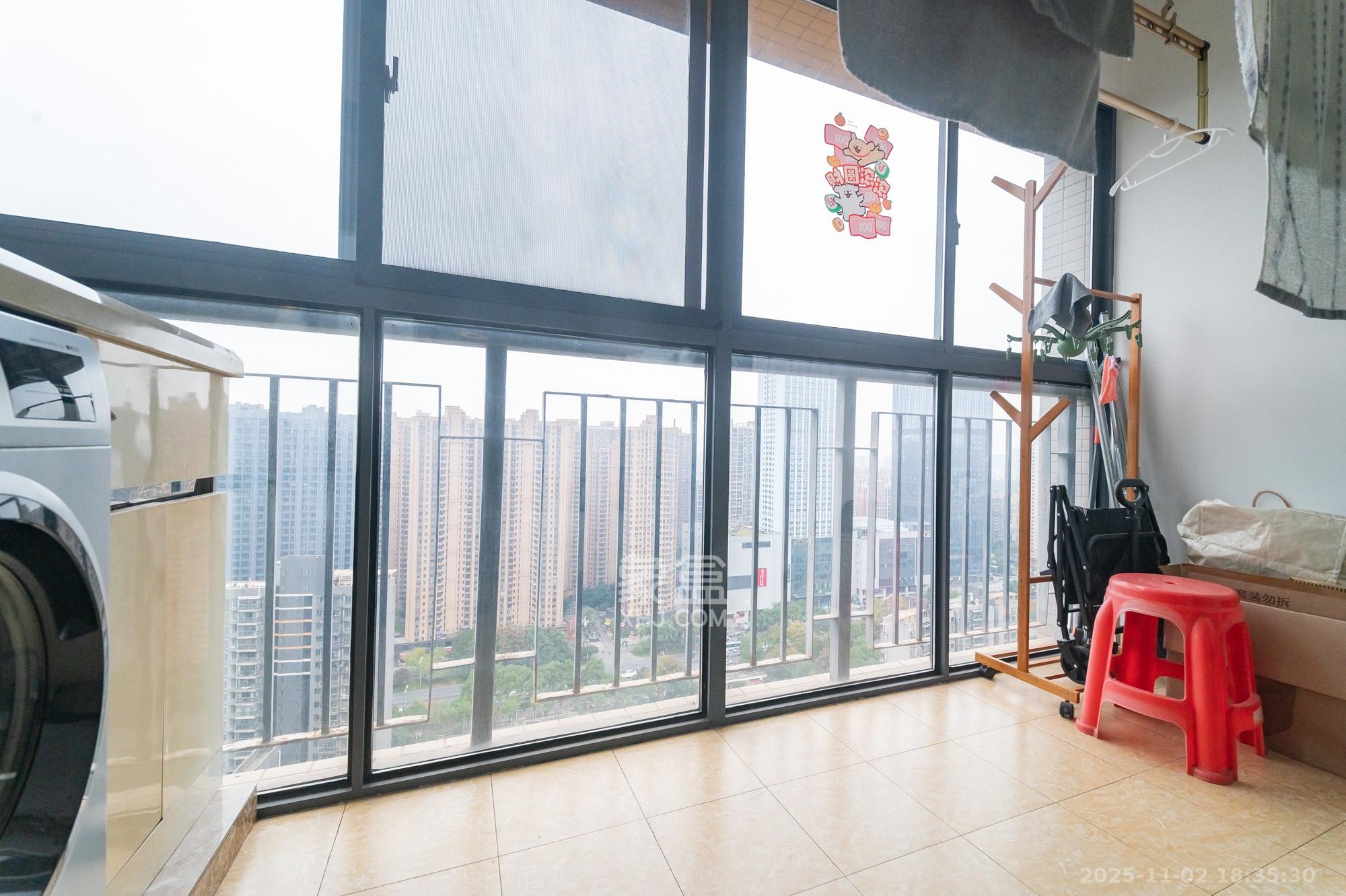 恒基凯旋门一二期  3室2厅1卫    65.0万阳台