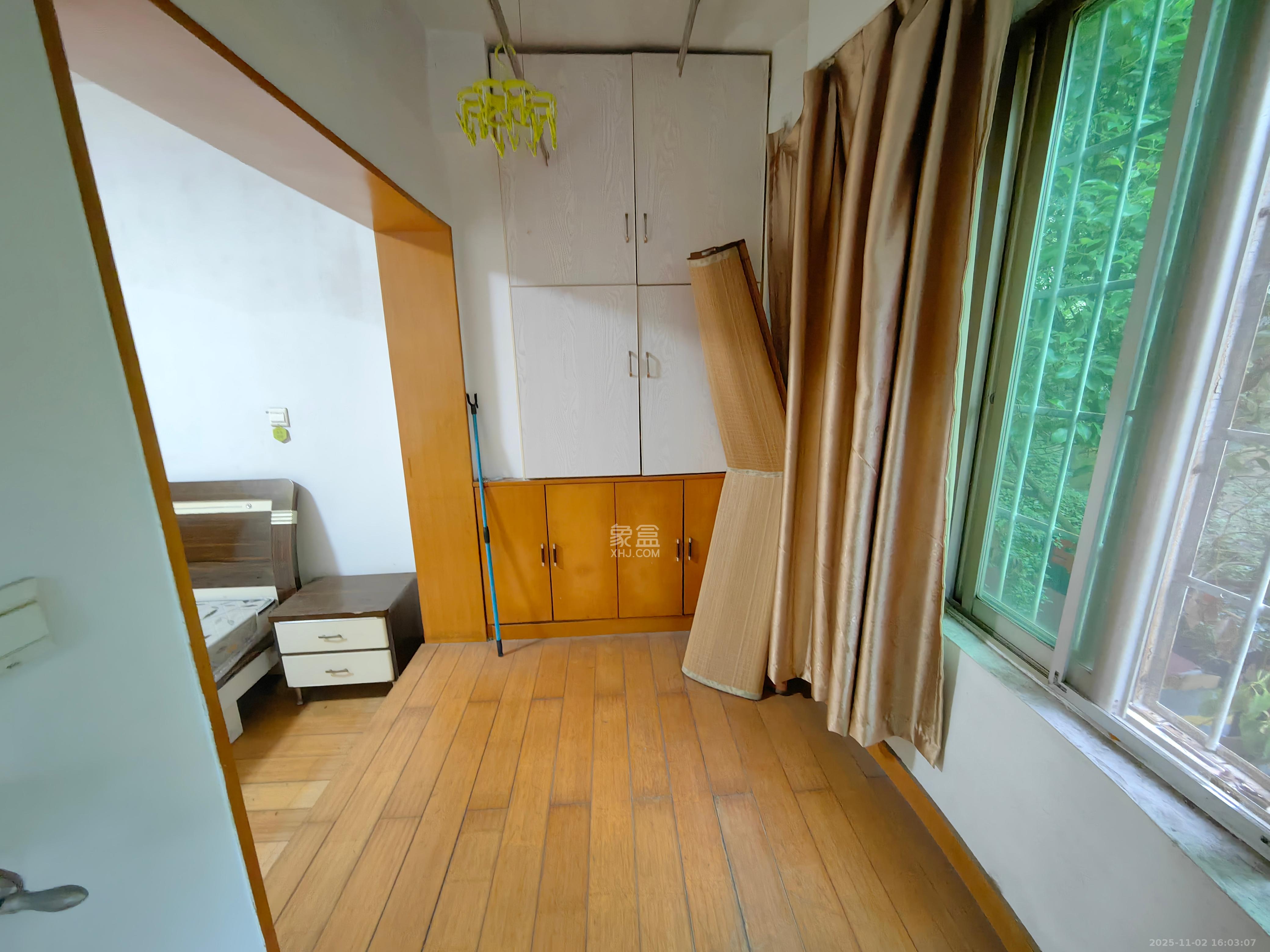 中南汽车世界 2室2厅1卫 1200.0元/月 中南汽车世界 2室2厅1卫 1200.0元/月室内图