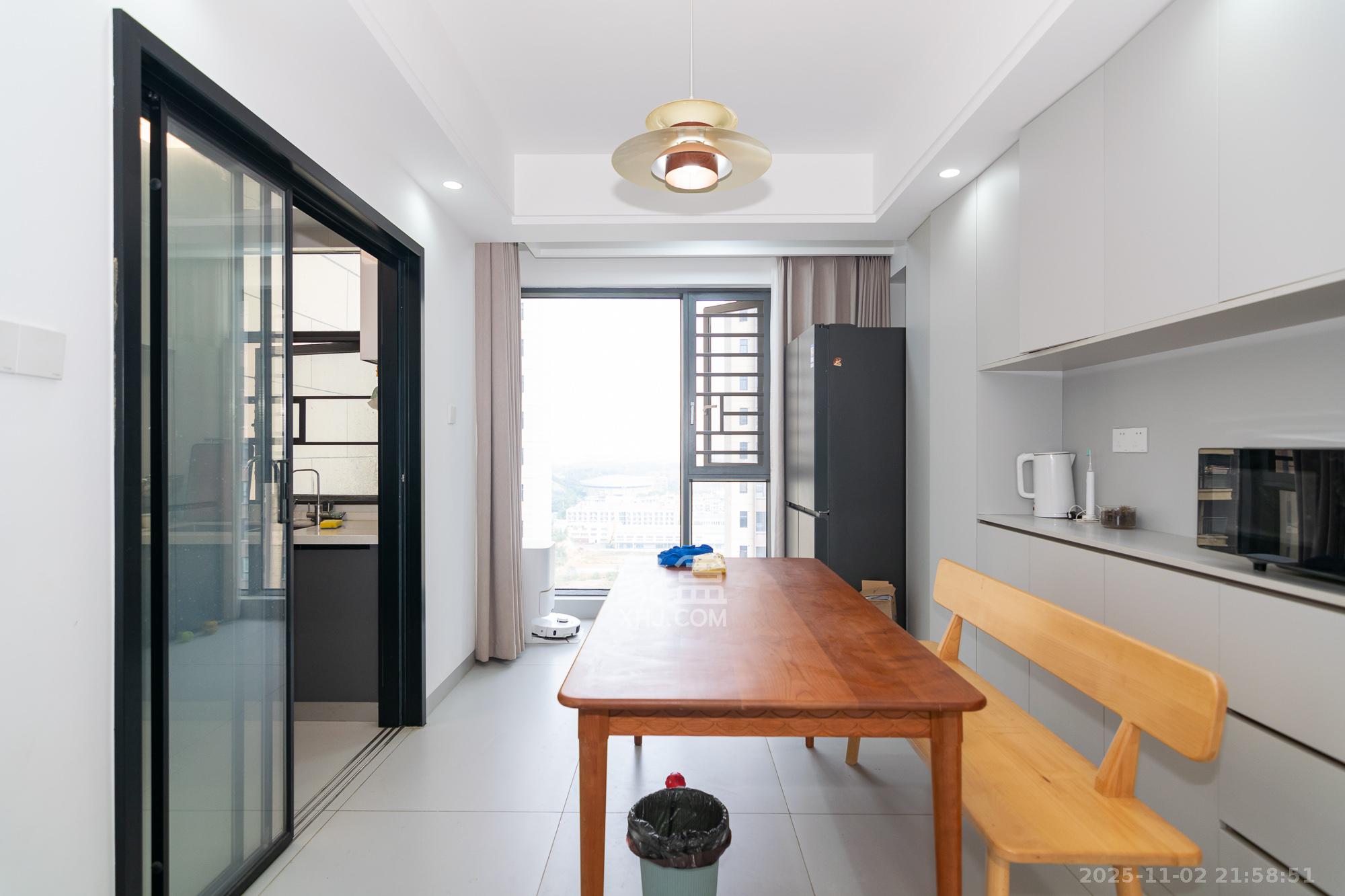 大汉汉府一期 4室2厅2卫 100.0万 大汉汉府一期 4室2厅2卫 100.0万客厅