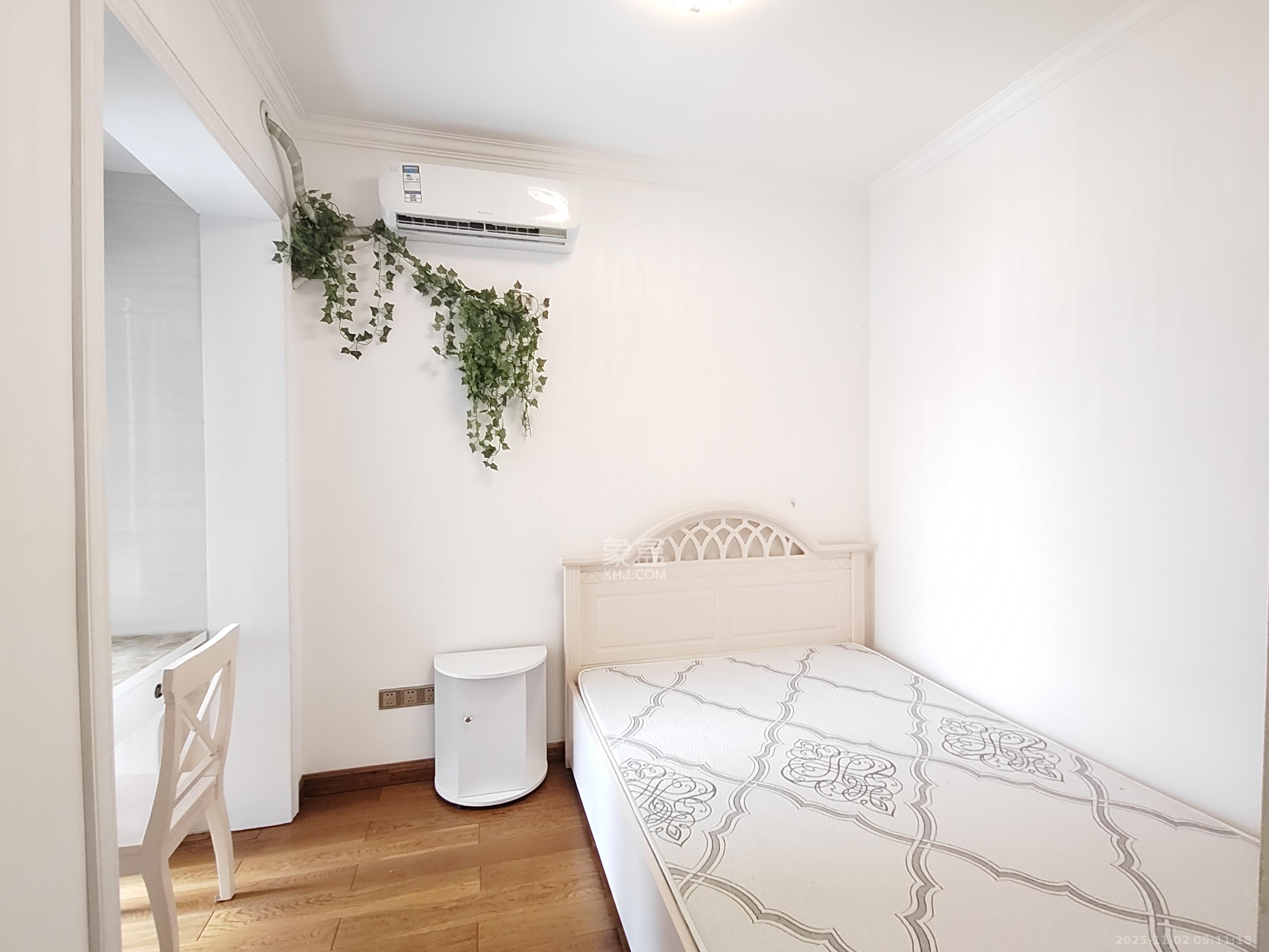 金茂梅溪湖  3室2厅1卫    3100.0元/月 金茂梅溪湖  3室2厅1卫    3100.0元/月室内图