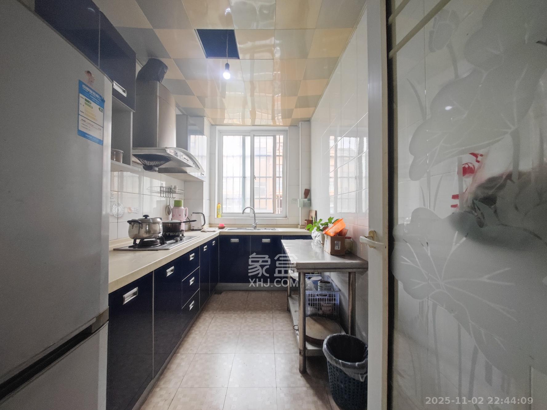 鄱阳小区 2室2厅1卫 41.8万 鄱阳小区 2室2厅1卫 41.8万厨房