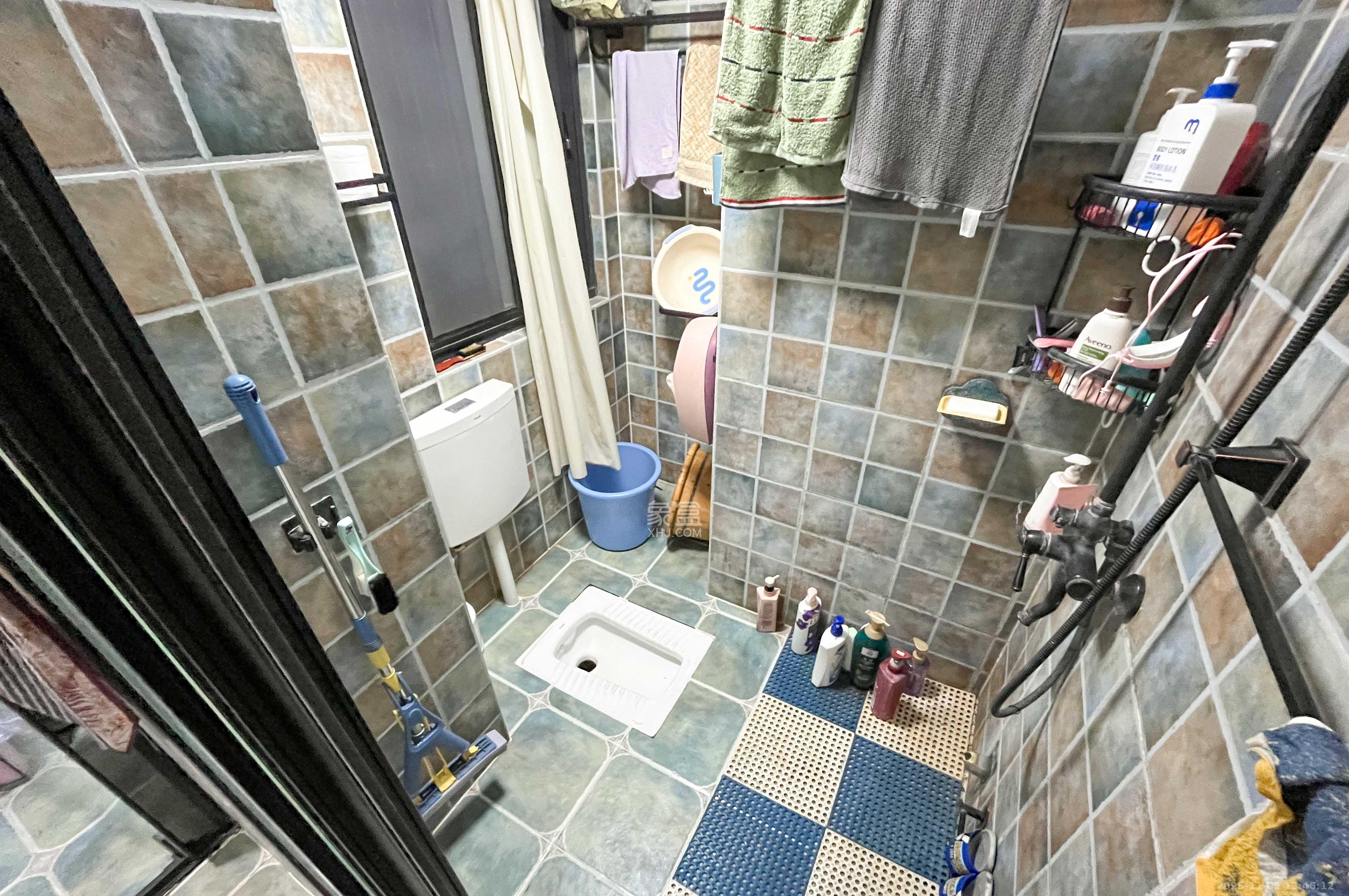 中央美郡  4室2厅2卫    168.0万卫生间