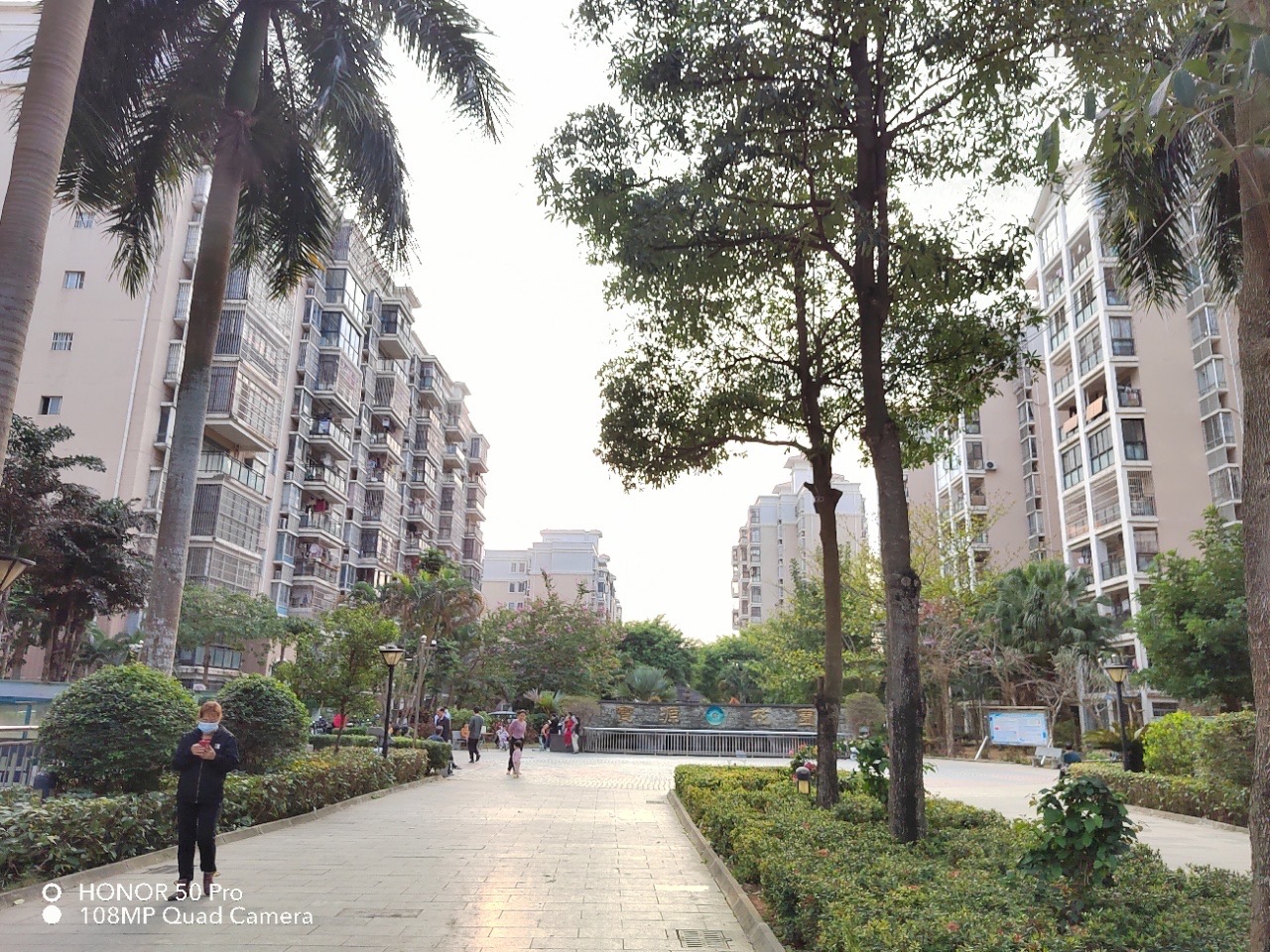 宝源花园 3室2厅2卫 165.0万 宝源花园 3室2厅2卫 165.0万客厅