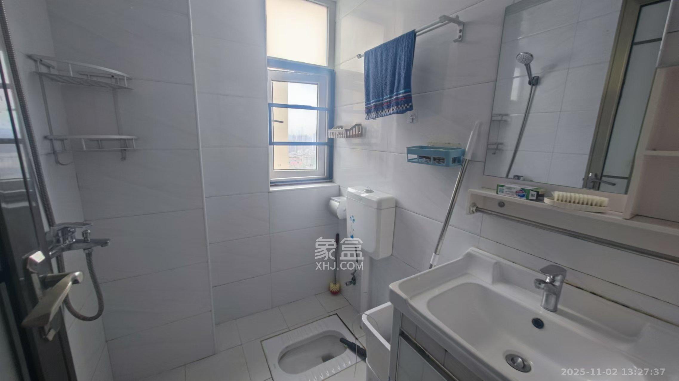 天麓尚层  2室2厅1卫    1800.0元/月室内图