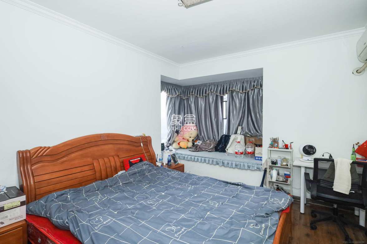 保利麓谷林语F区 3室2厅1卫 79.8万 保利麓谷林语F区 3室2厅1卫 79.8万卧室