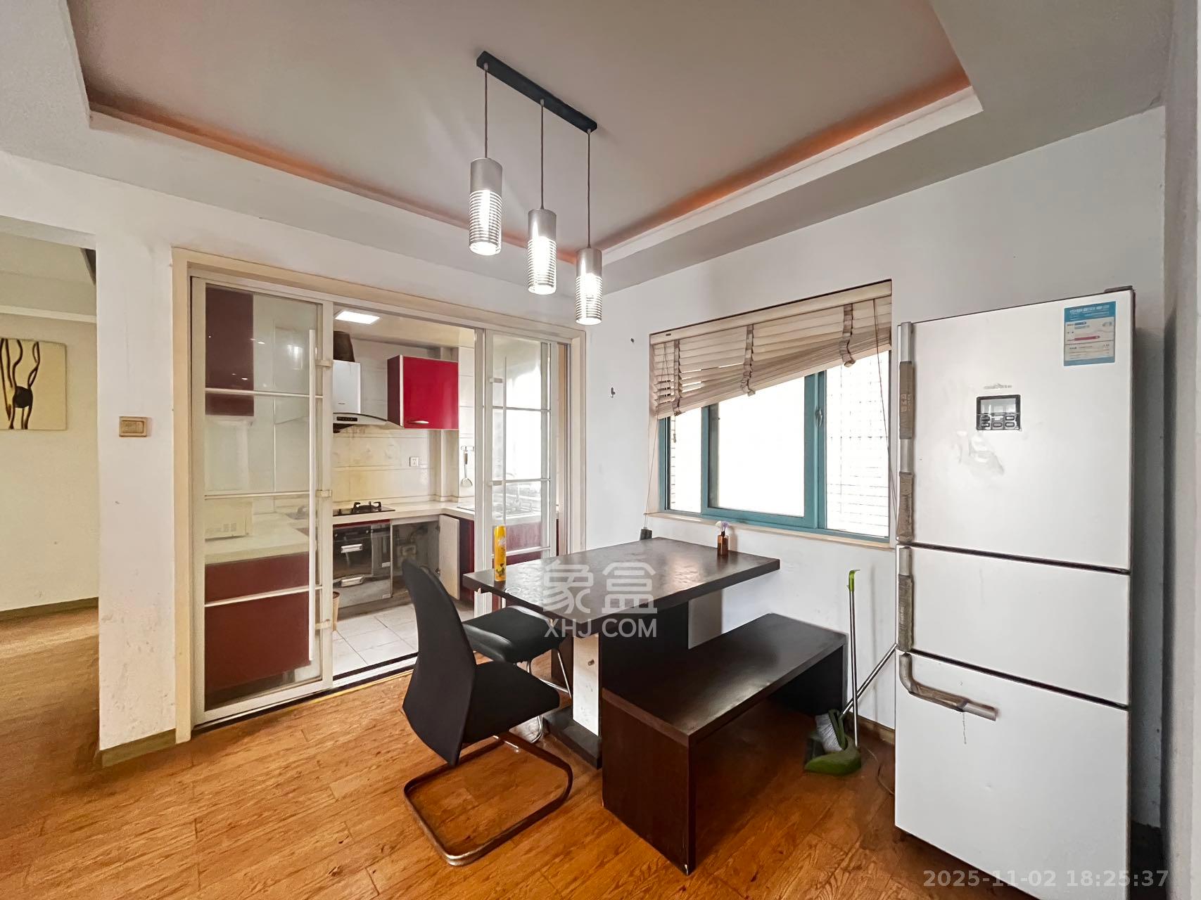 蝴蝶谷  3室2厅1卫    1700.0元/月室内图