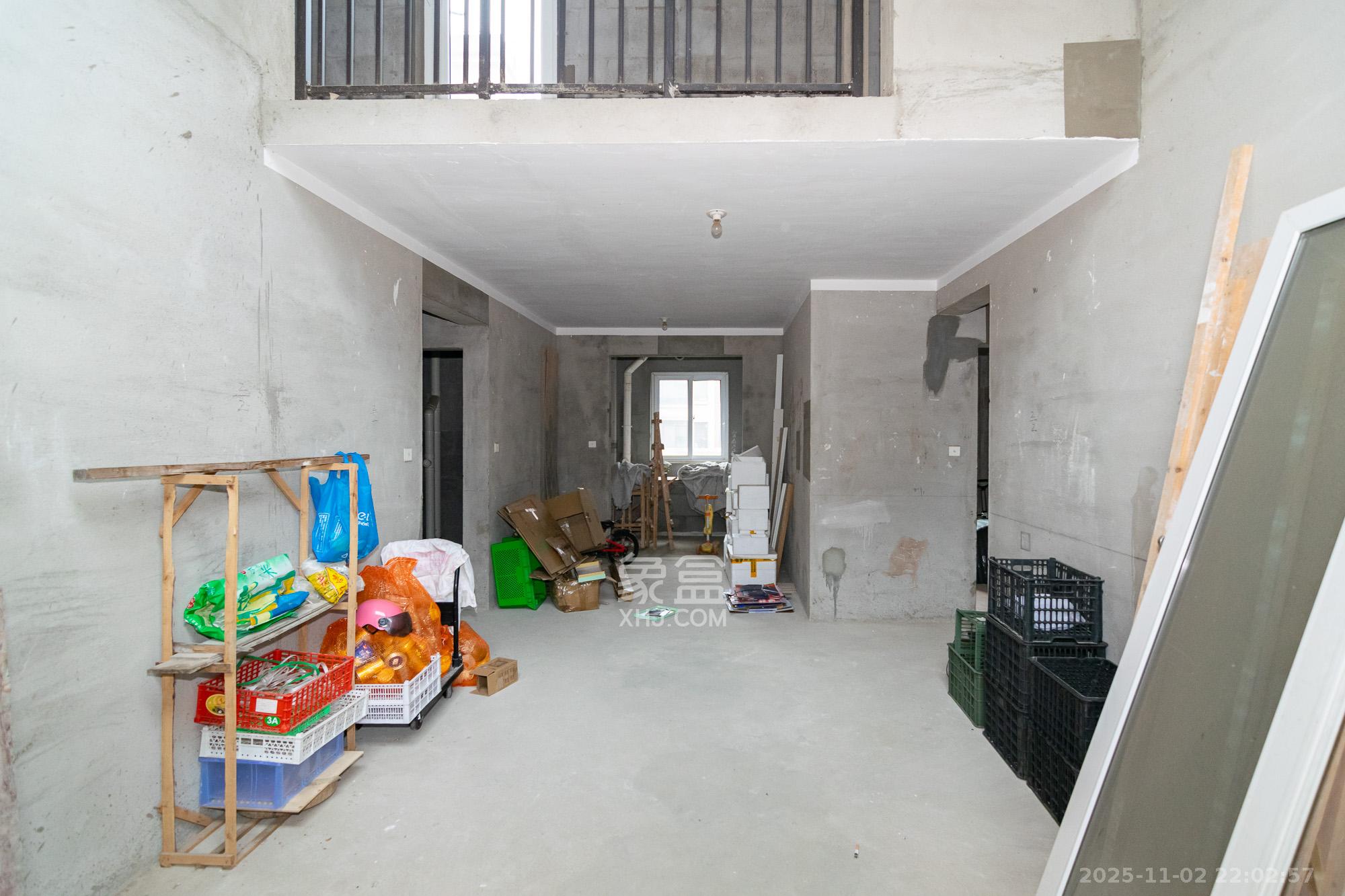 新城国际花都 5室2厅3卫 88.8万 新城国际花都 5室2厅3卫 88.8万客厅