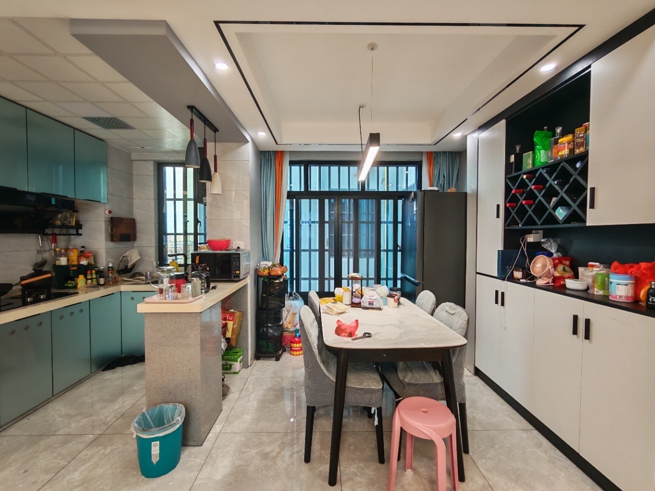 蓝海瑞园  1室0厅0卫    145.0万客厅