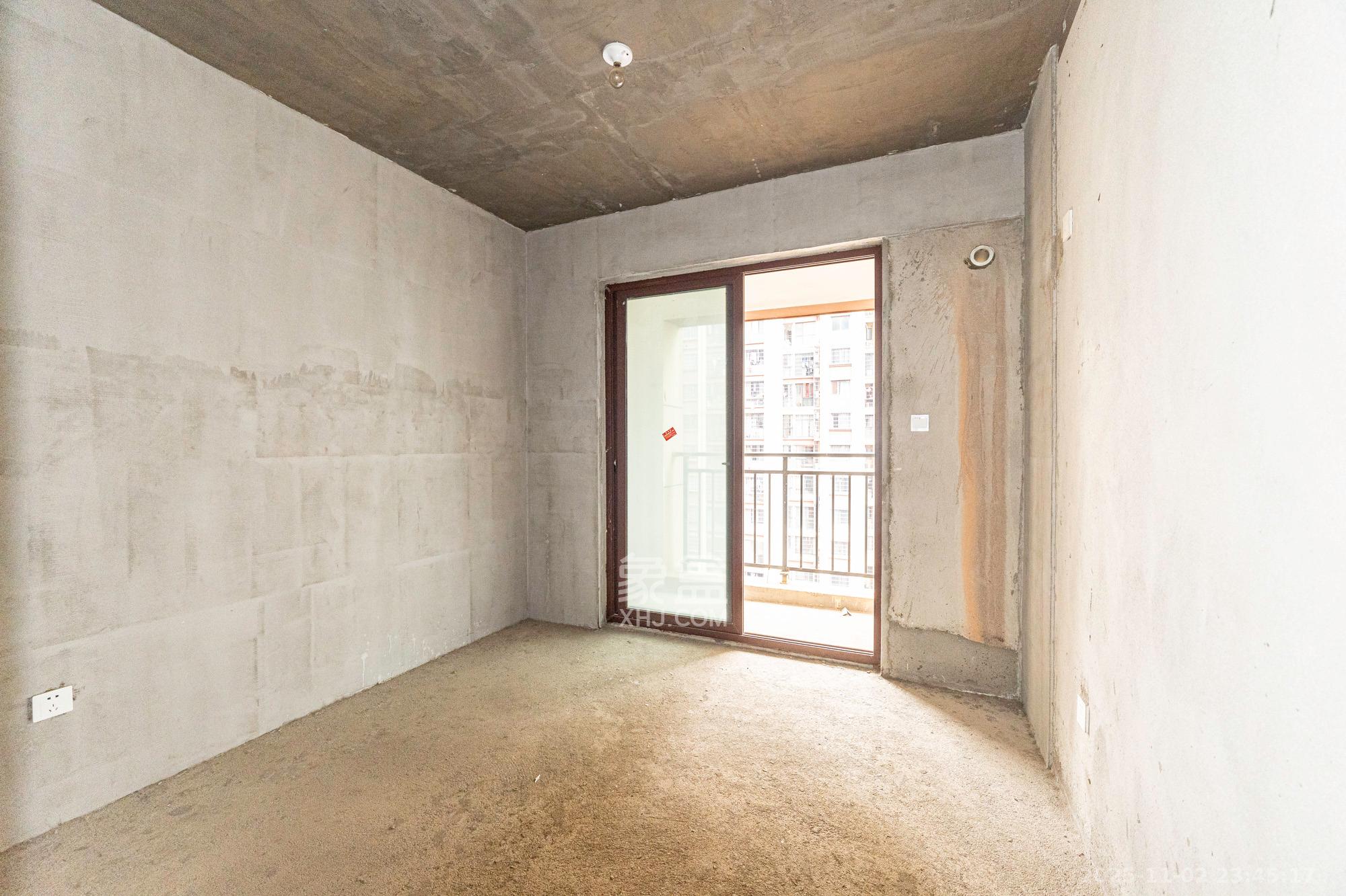 东方美地  4室2厅2卫    68.0万卧室