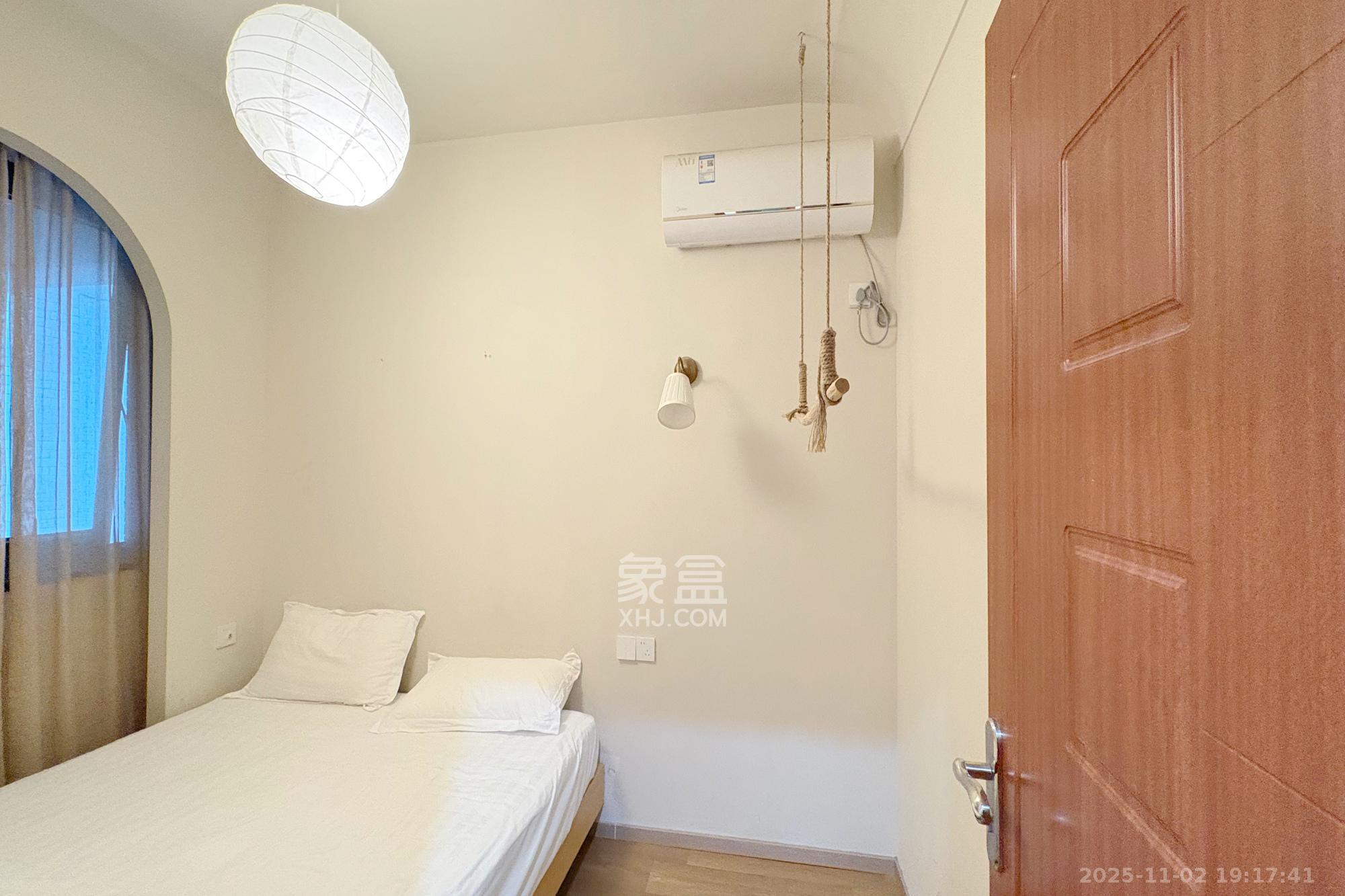 中天广场  1室1厅1卫    52.6万卧室