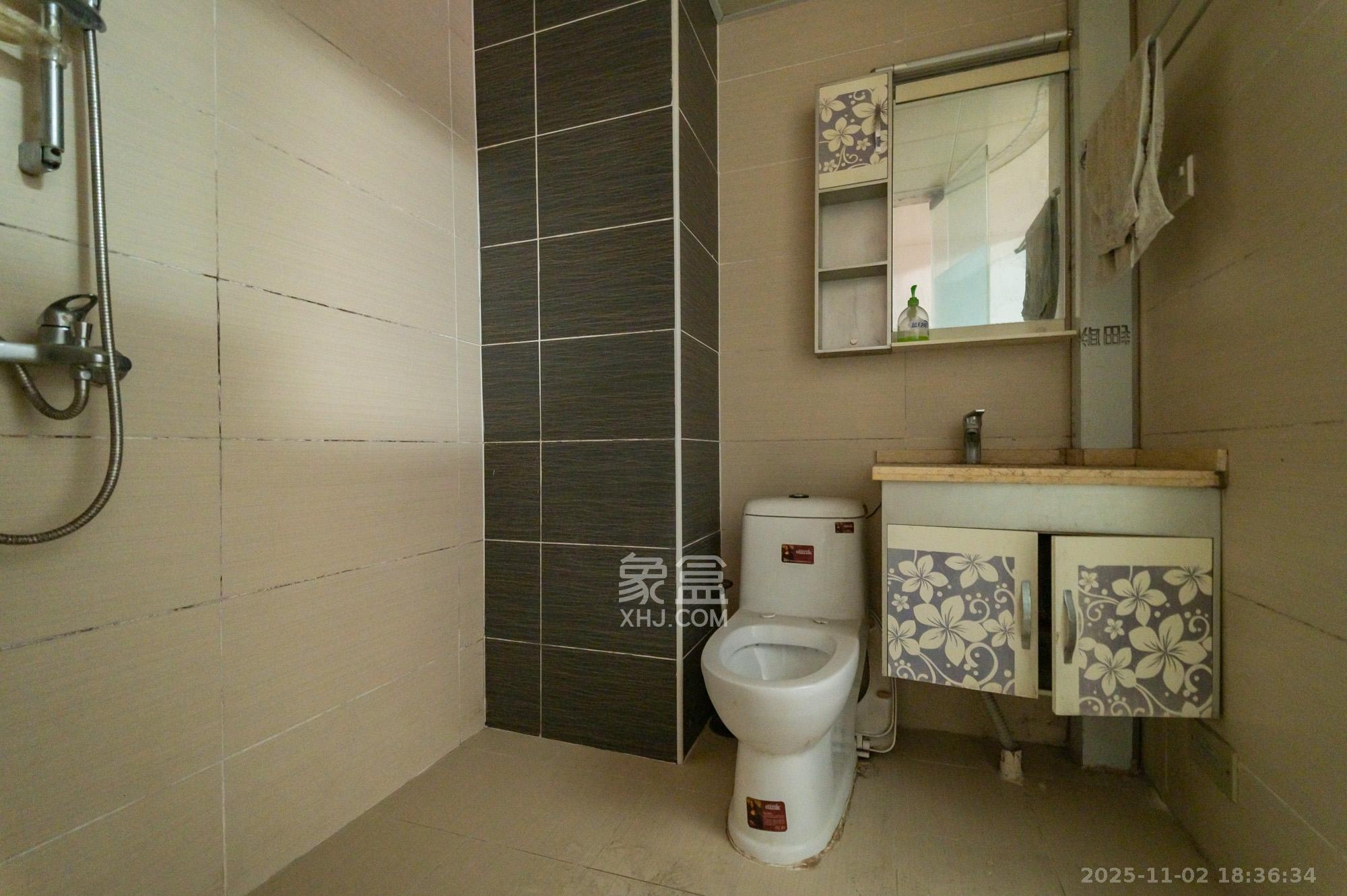 水岸世景 1室1厅1卫 16.0万 水岸世景 1室1厅1卫 16.0万卫生间