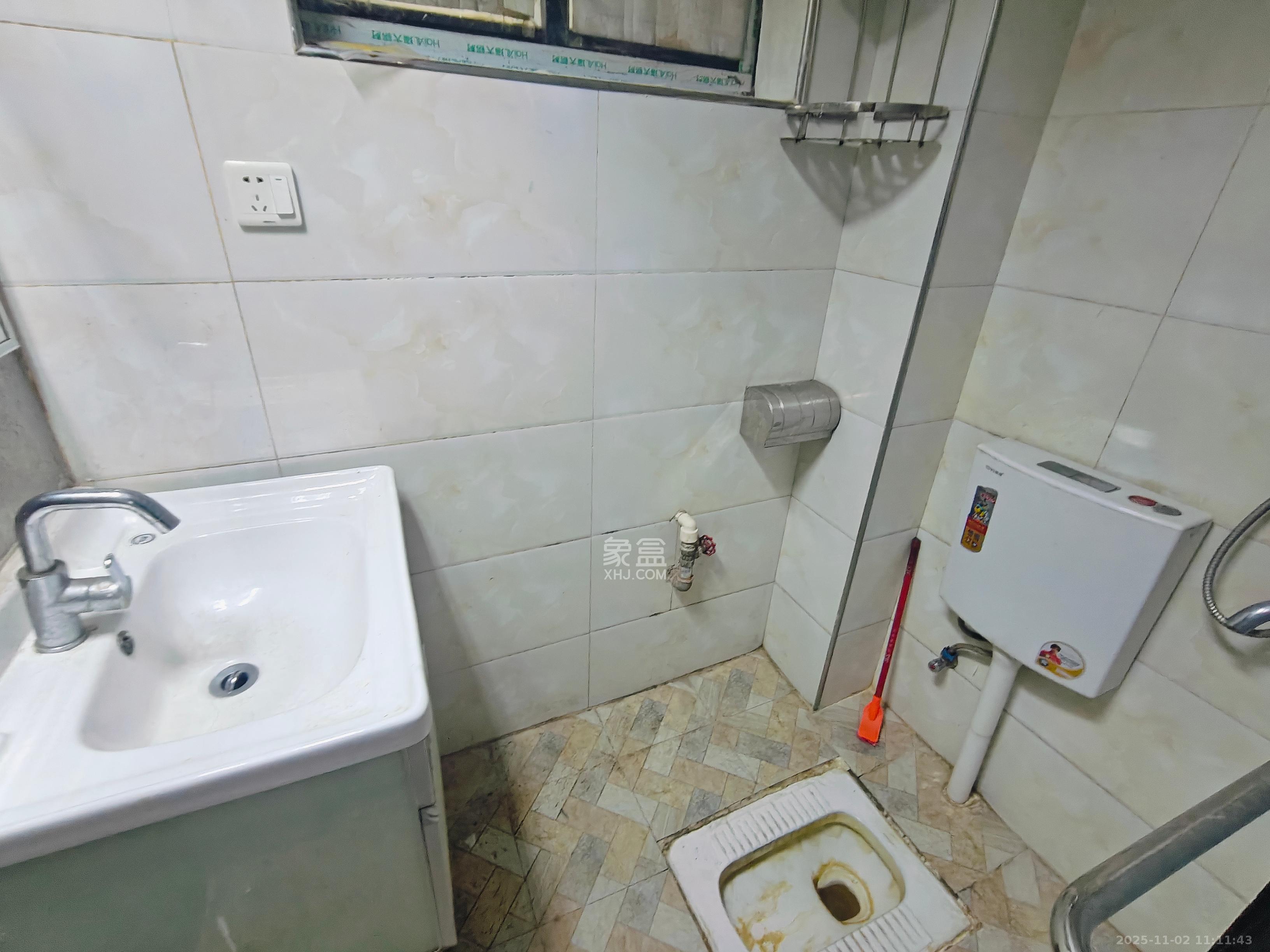 颐美沁园  1室1厅1卫    1600.0元/月室内图