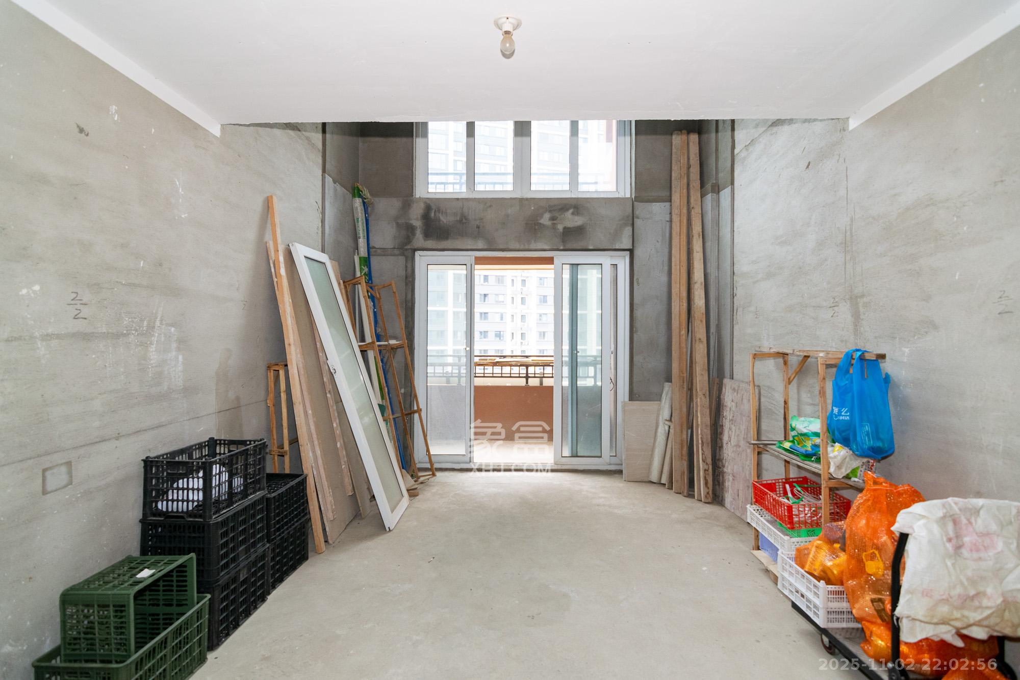 新城国际花都 5室2厅3卫 88.8万 新城国际花都 5室2厅3卫 88.8万客厅