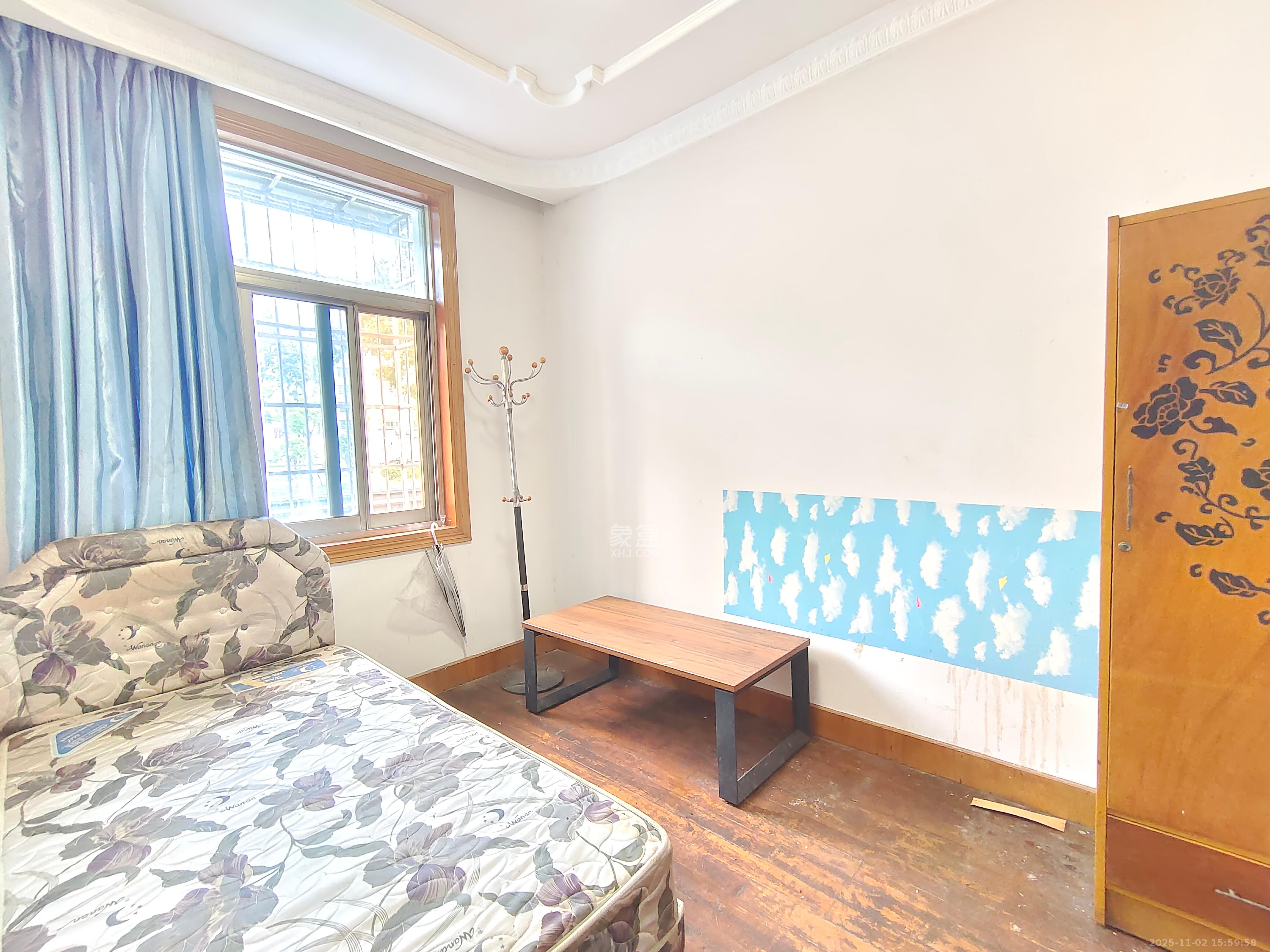 魏家坡机关小区  4室2厅1卫    2500.0元/月室内图