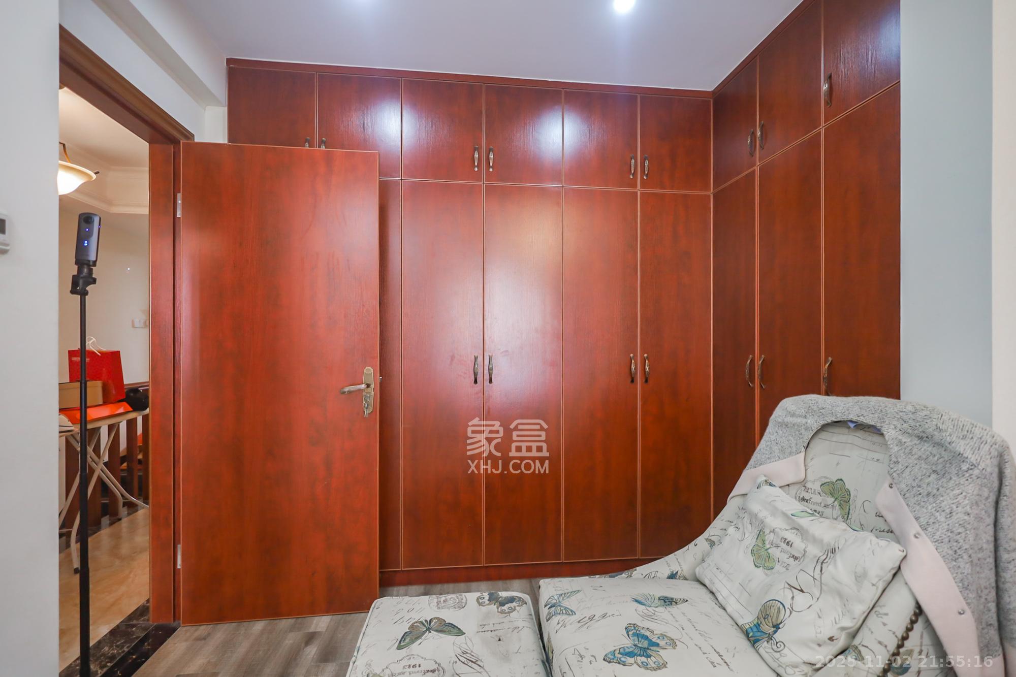 世茂铂翠湾二期  4室2厅2卫    218.0万其他