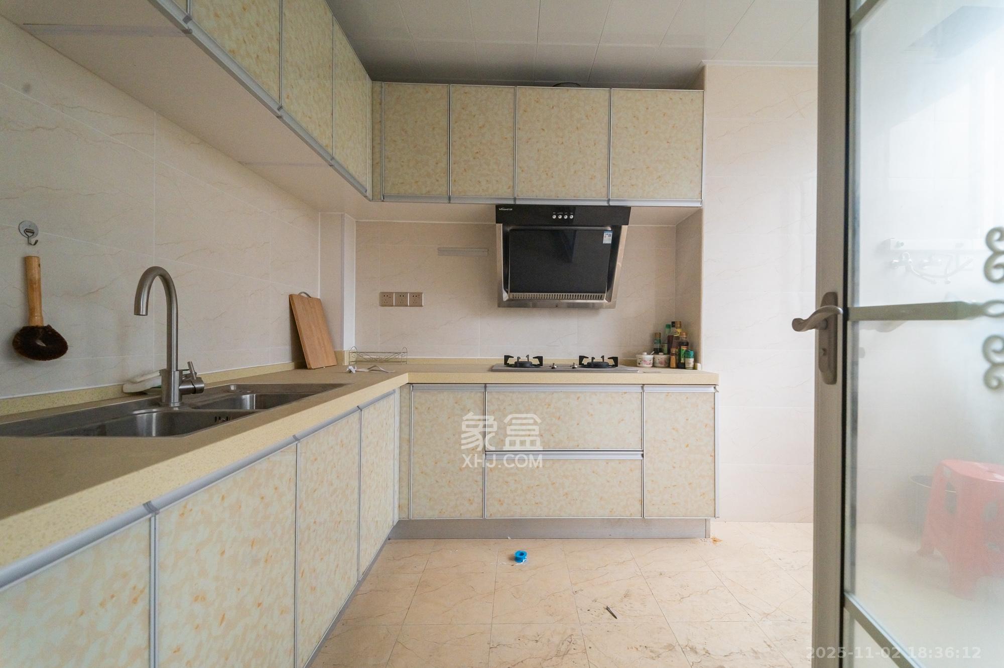 幸福里润城(幸福里二期) 4室2厅2卫 82.8万 幸福里润城(幸福里二期) 4室2厅2卫 82.8万厨房