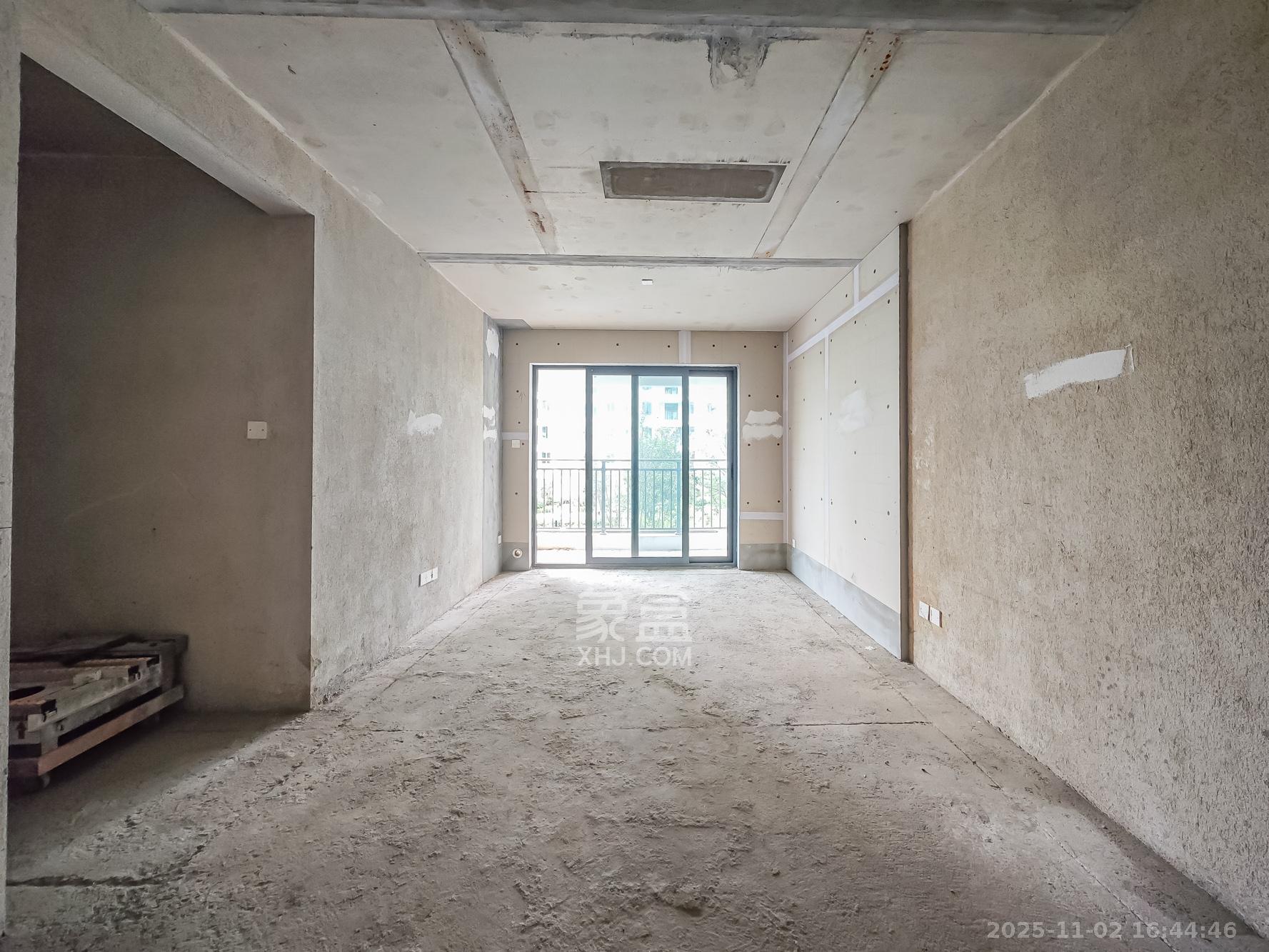 长沙北中心保利时代B区  3室1厅1卫    76.0万客厅