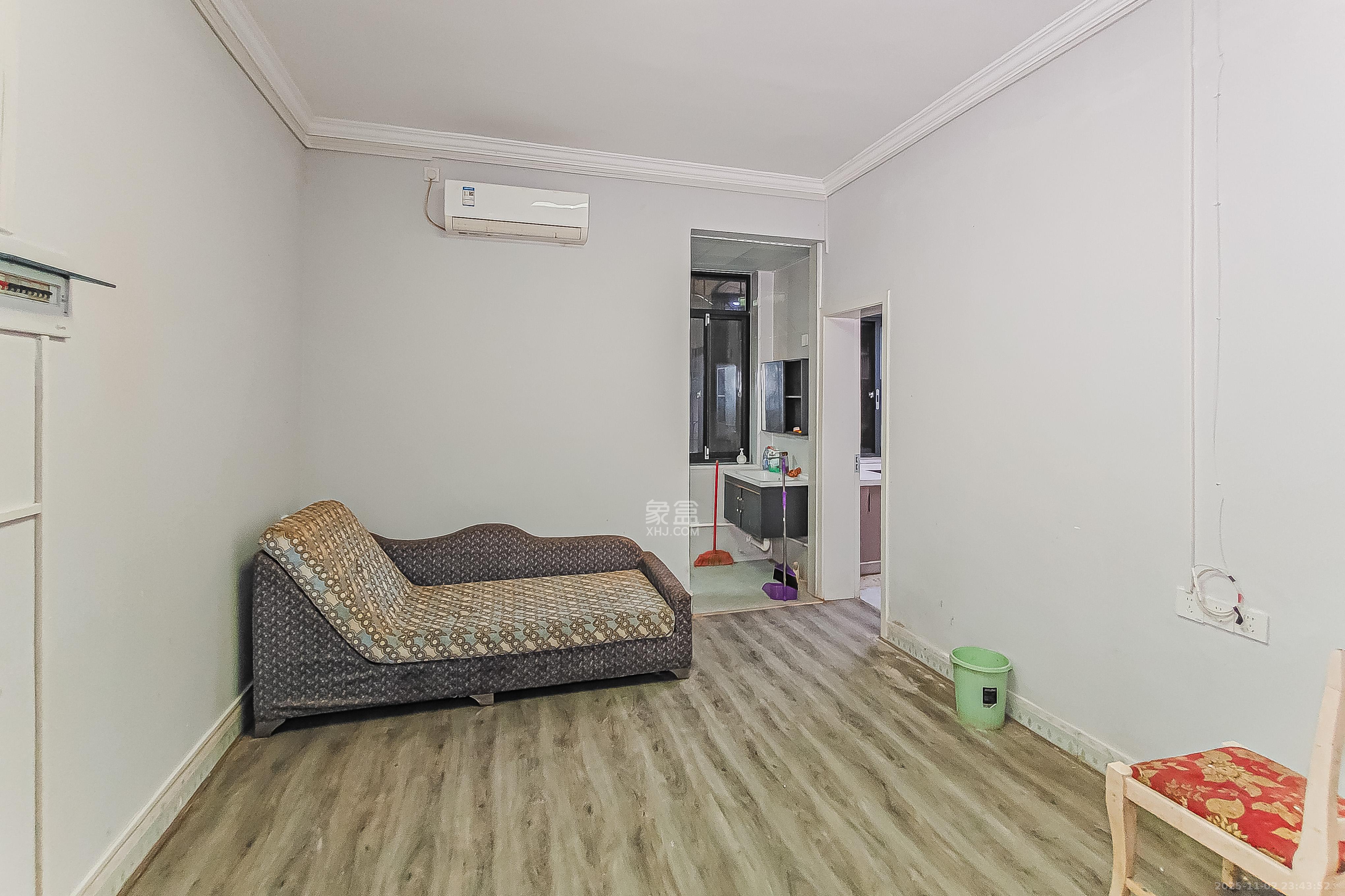 红龙庙小区  3室1厅1卫    60.0万