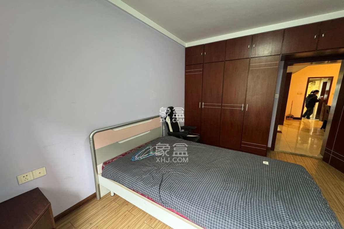 景湾小区(井湾小区) 3室2厅1卫 1700.0元/月 景湾小区(井湾小区) 3室2厅1卫 1700.0元/月室内图