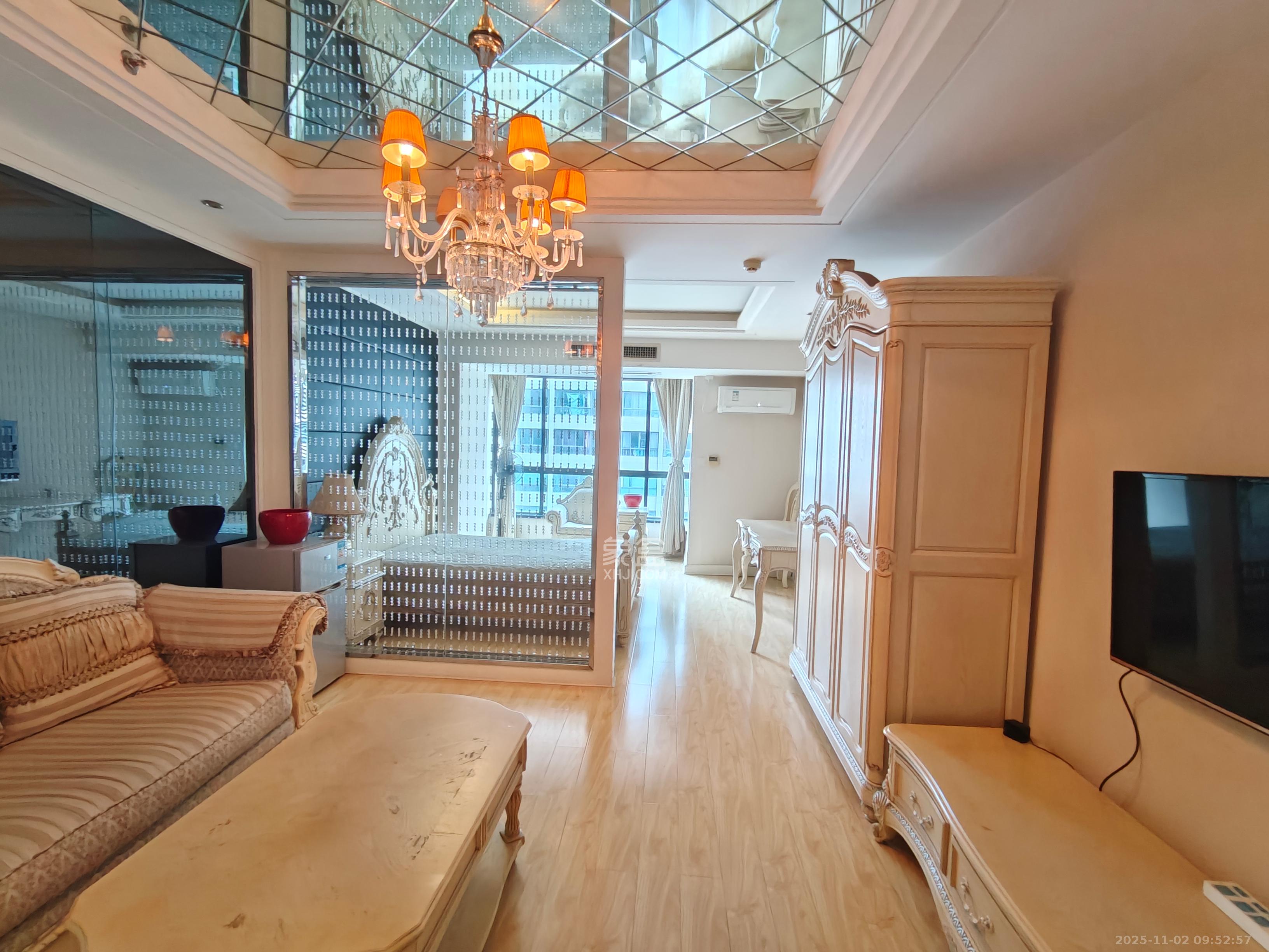 标志商务中心  1室1厅1卫    1600.0元/月