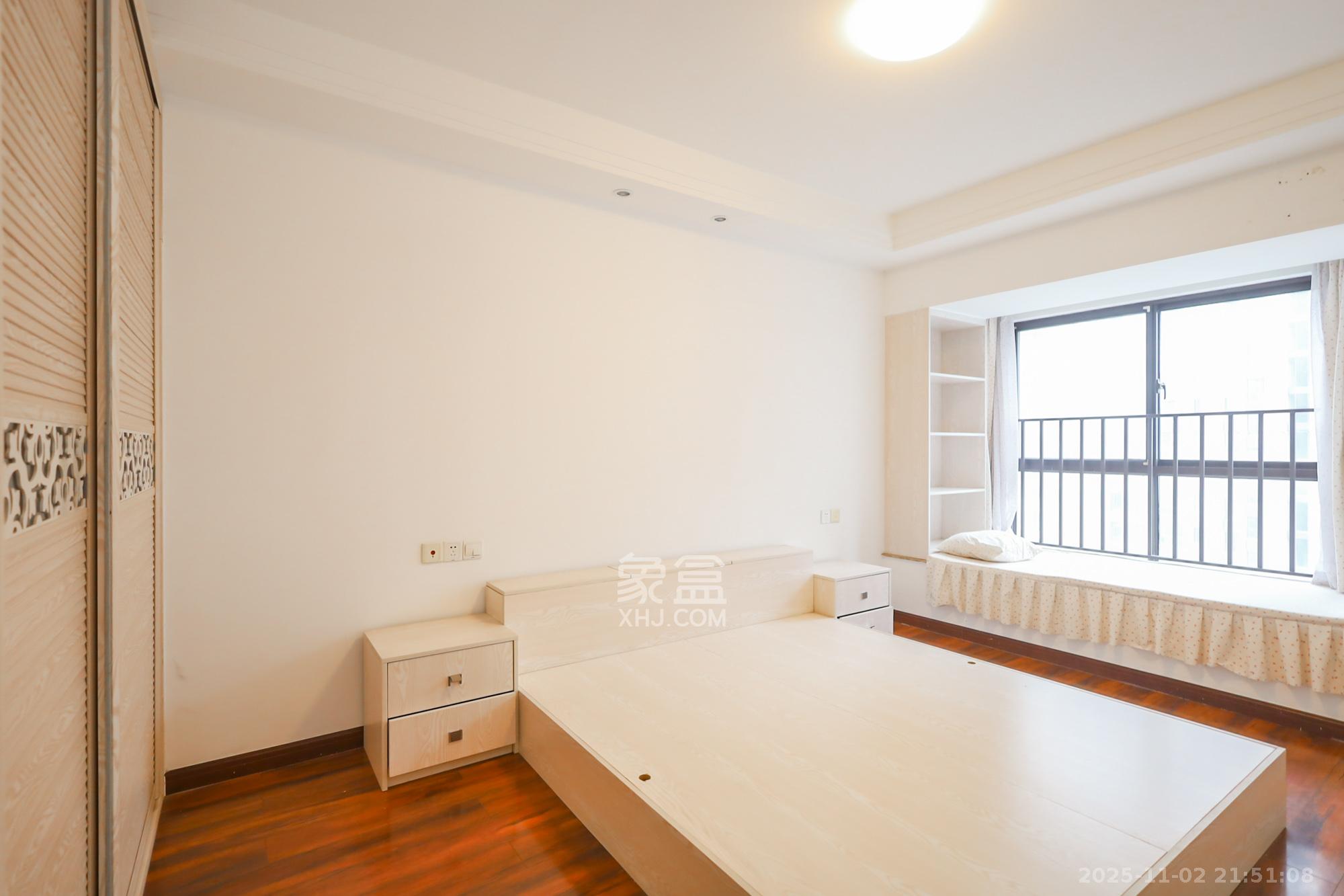 绿地中央广场 3室2厅1卫 100.0万 绿地中央广场 3室2厅1卫 100.0万卧室