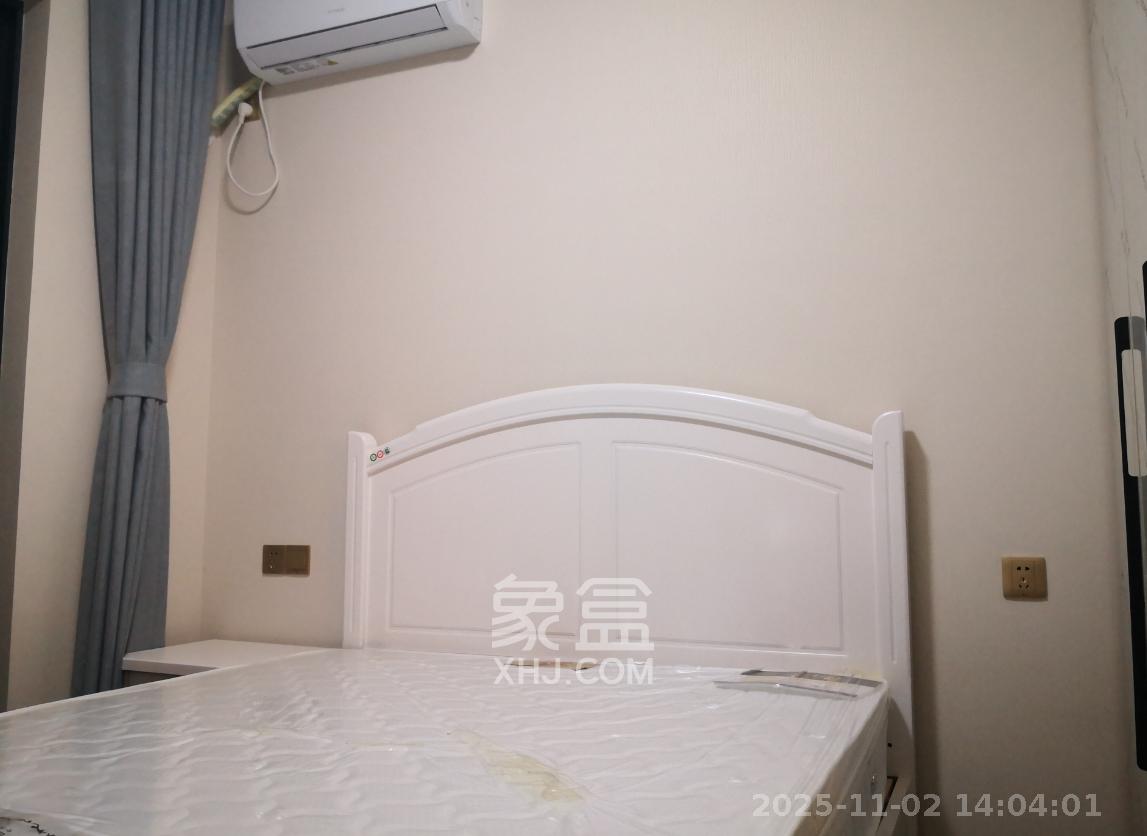 中海阅麓山二期  4室2厅2卫    4000.0元/月室内图