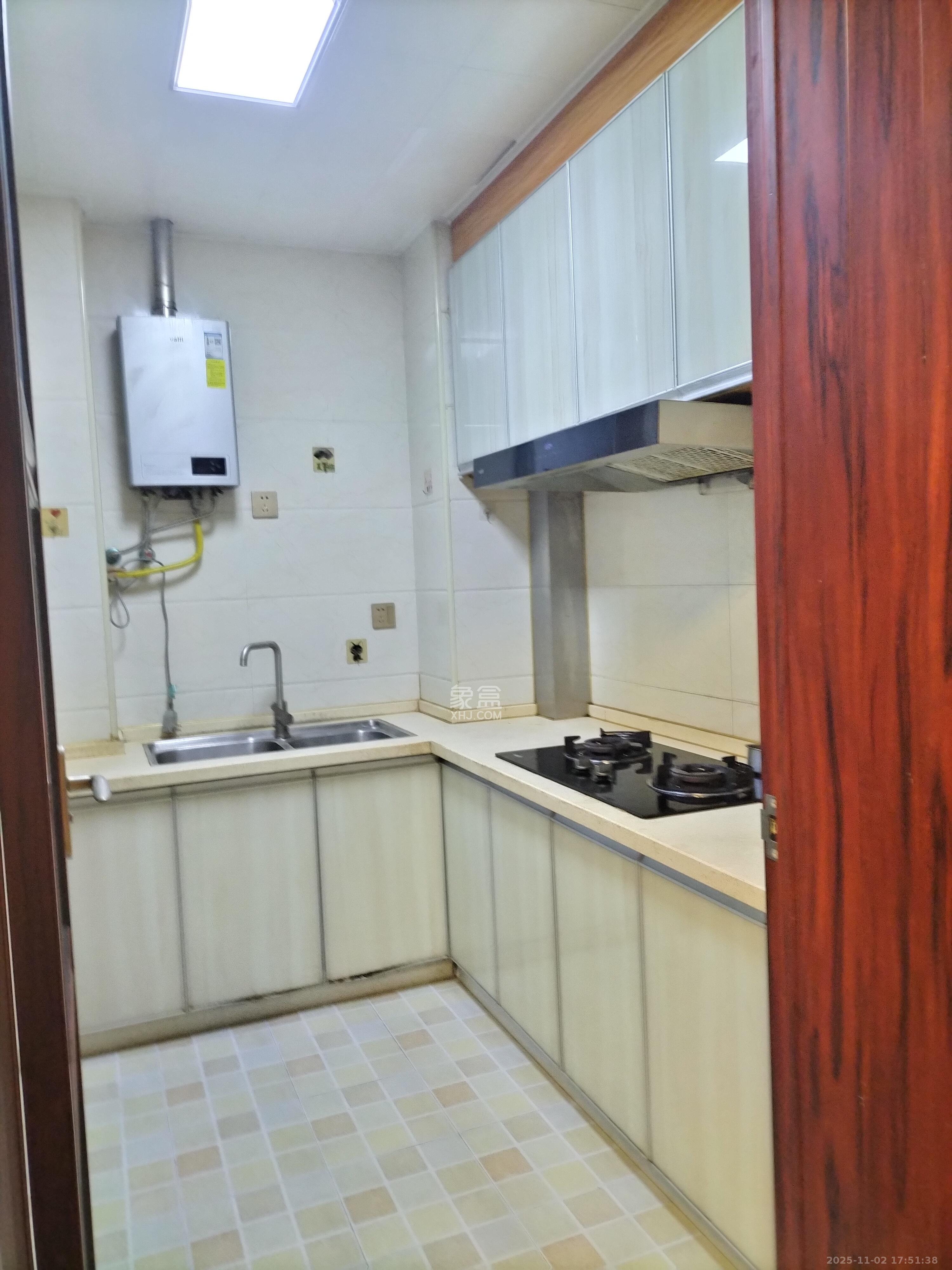 嘉顺苑 3室2厅1卫 2400.0元/月 嘉顺苑 3室2厅1卫 2400.0元/月室内图