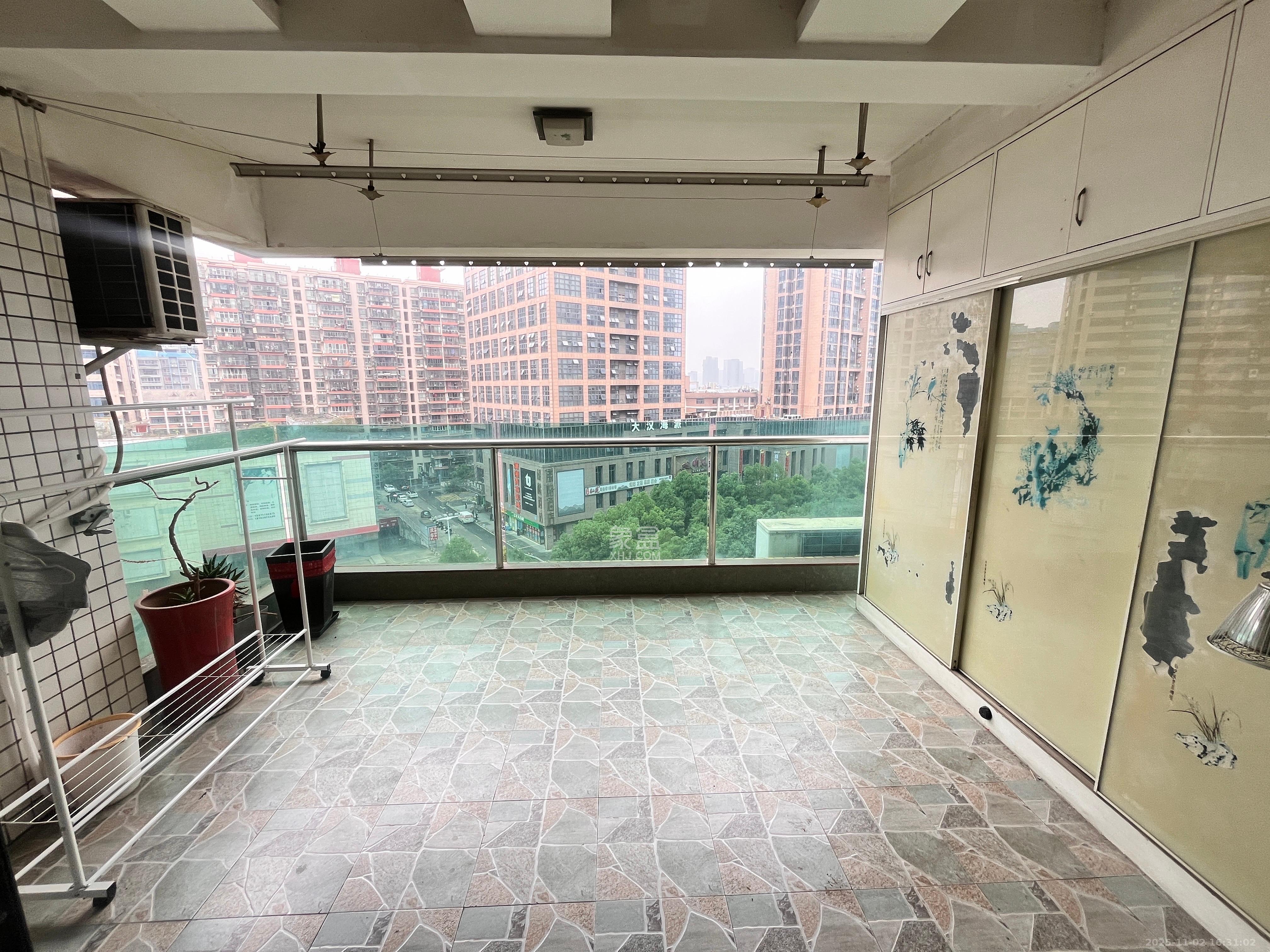 王府花园  3室2厅2卫    3000.0元/月室内图