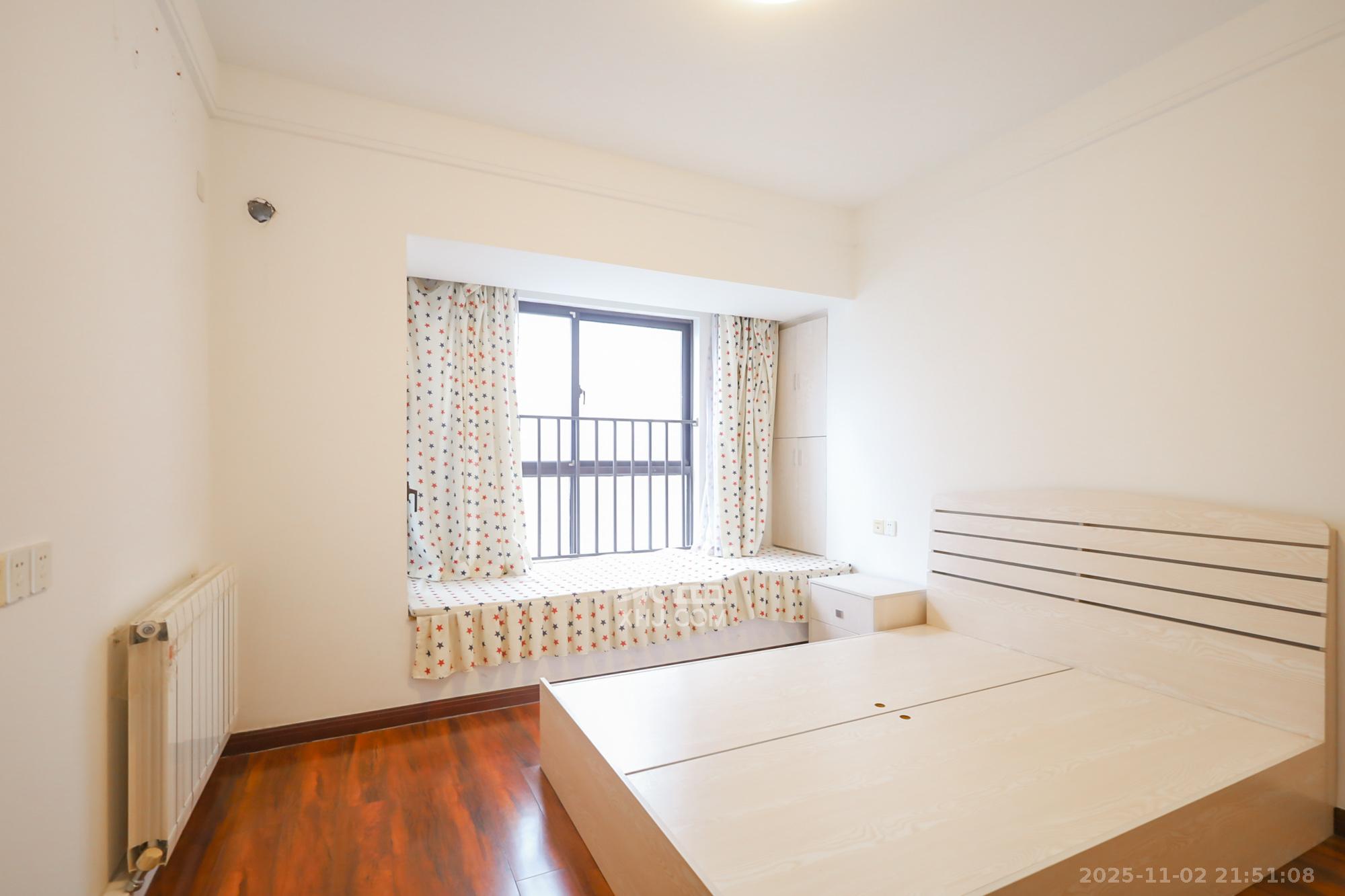 绿地中央广场 3室2厅1卫 100.0万 绿地中央广场 3室2厅1卫 100.0万卧室