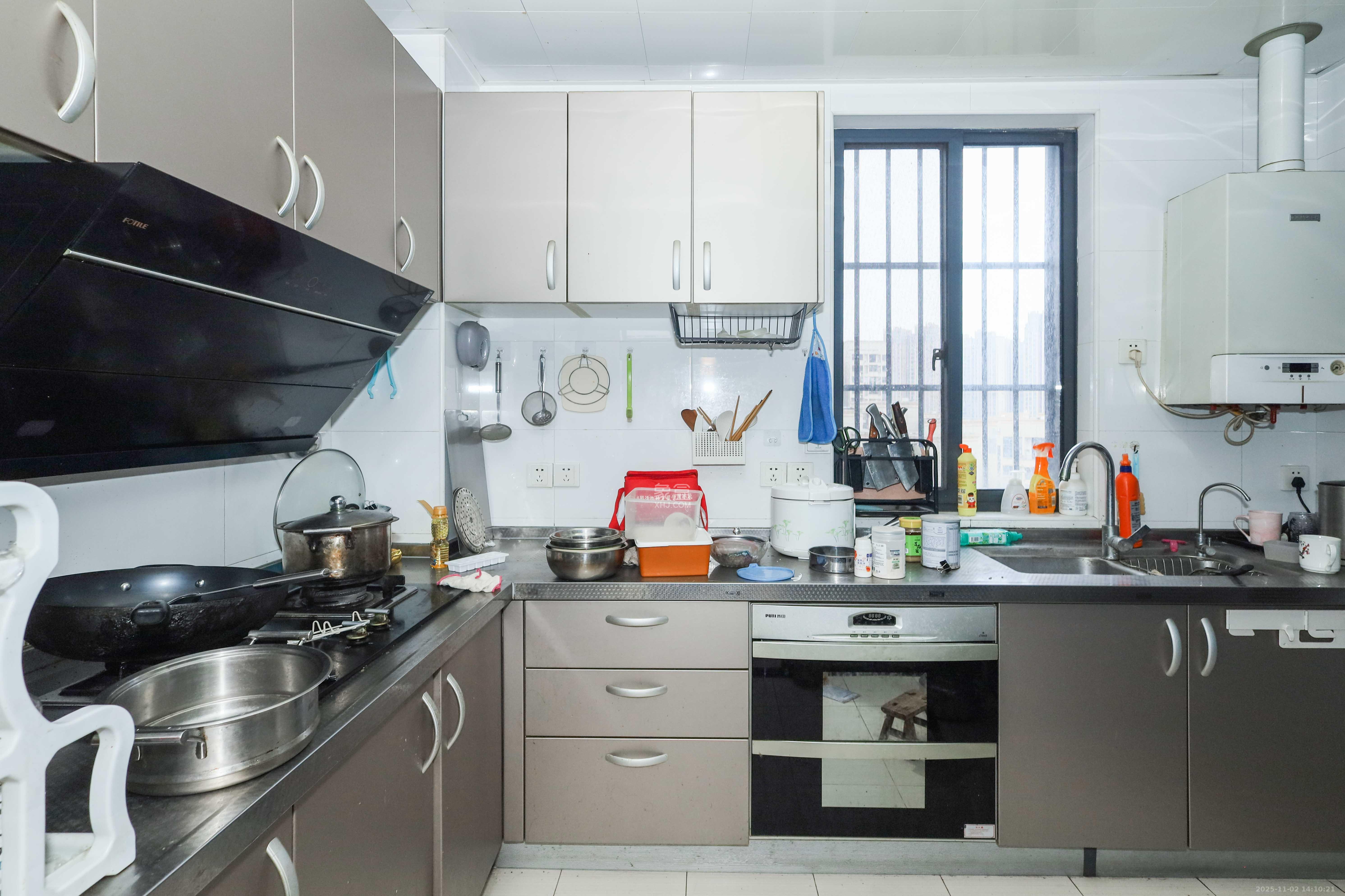 保利麓谷林语A区  4室2厅2卫    120.0万厨房