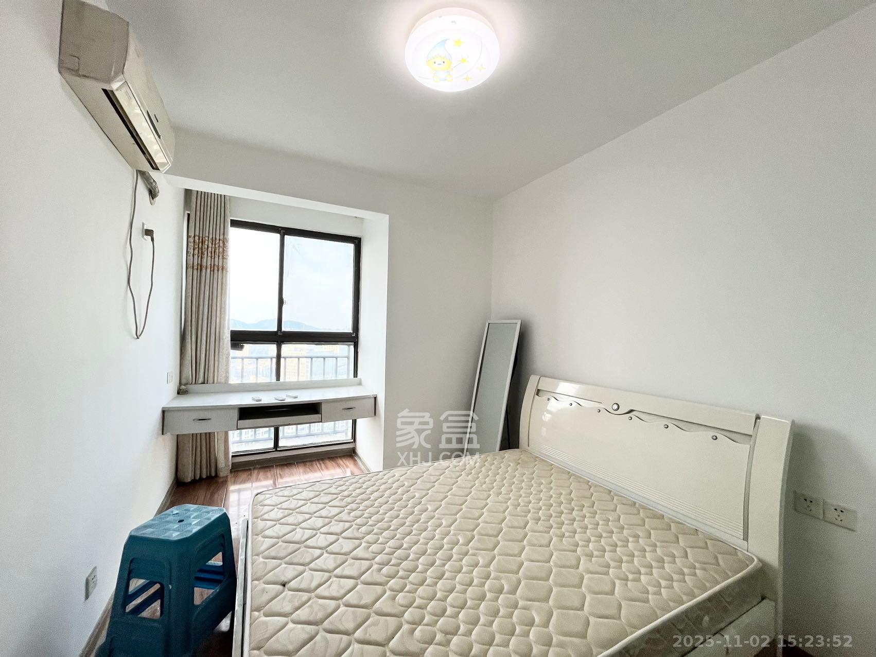 保利麓谷林语E区  3室2厅1卫    2000.0元/月室内图