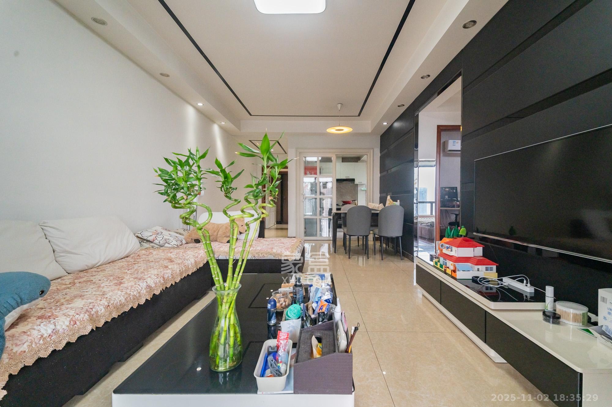 恒基凯旋门一二期  3室2厅1卫    65.0万客厅