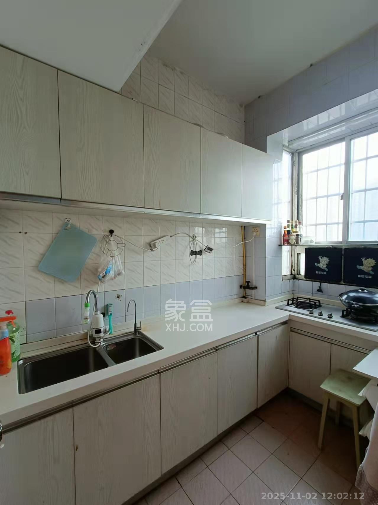 湘农桥社区  3室1厅1卫    2700.0元/月室内图