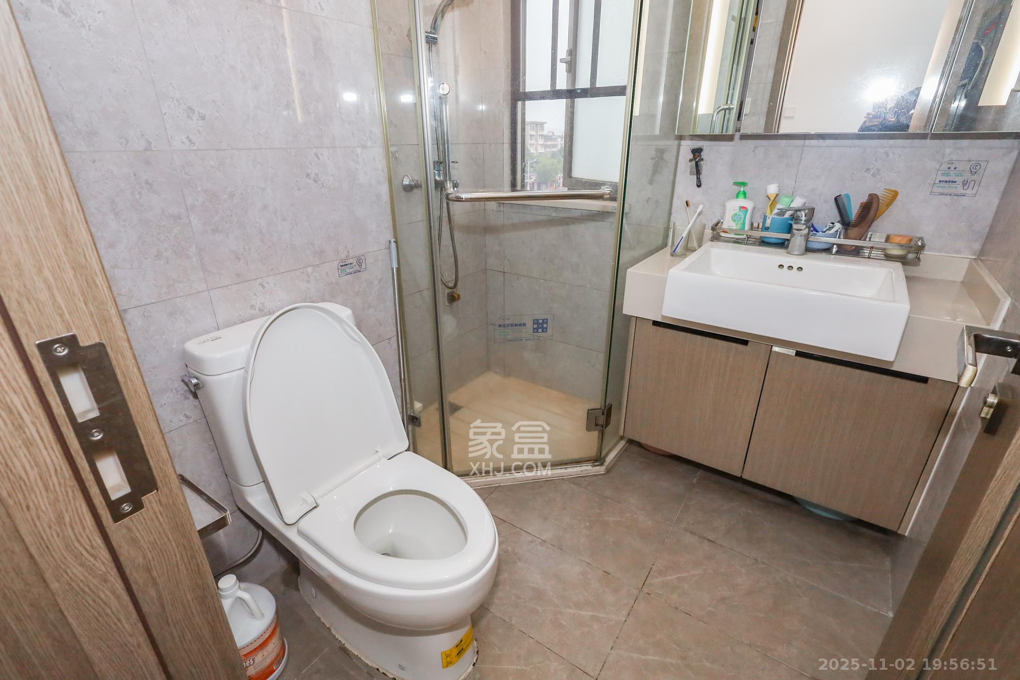 龙湖铂金中心（龙湖春江郦城）  3室2厅2卫    220.0万卫生间