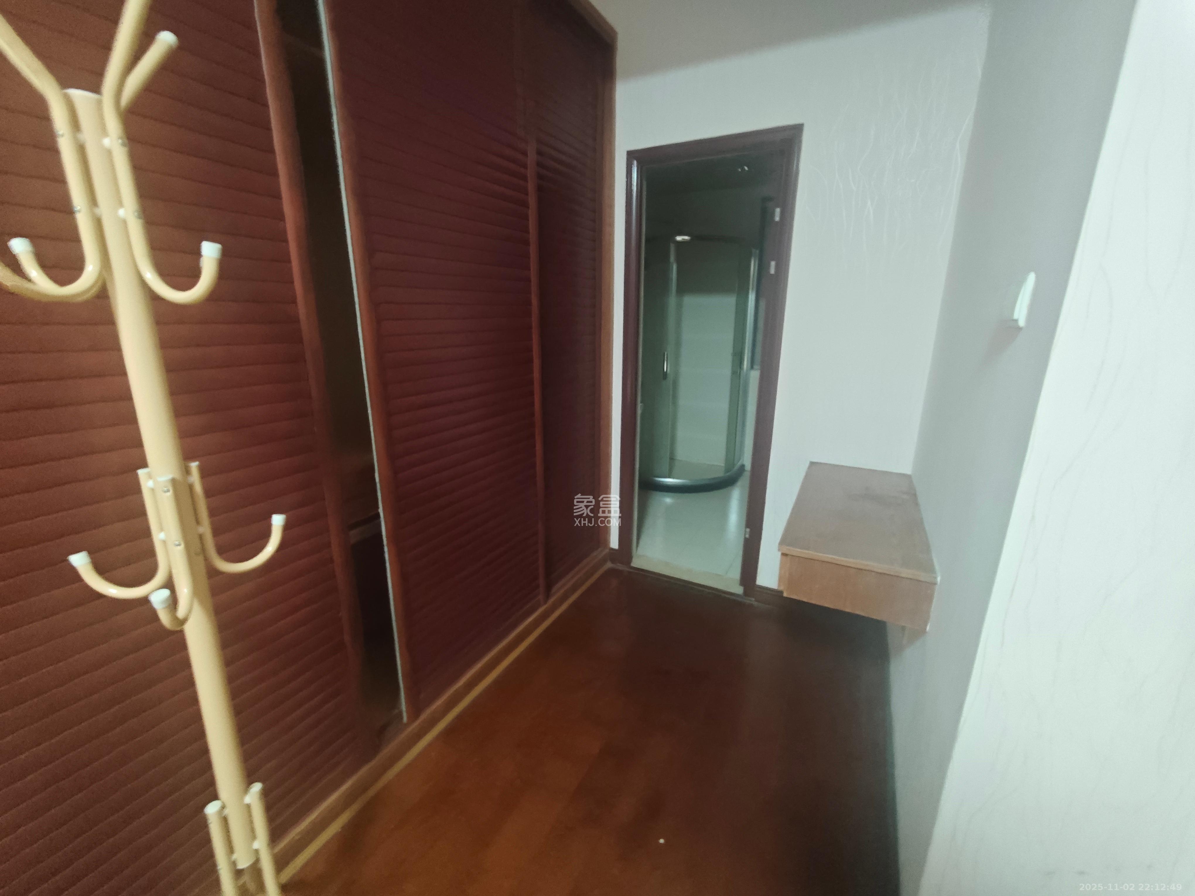 莱茵城 1室2厅1卫 2300.0元/月 莱茵城 1室2厅1卫 2300.0元/月室内图