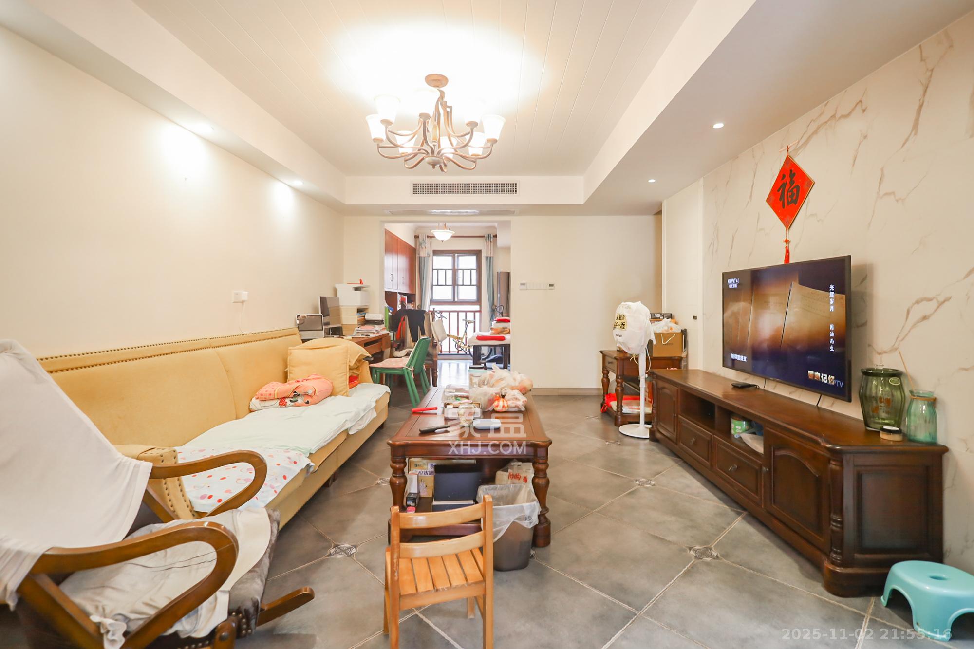 世茂铂翠湾二期  4室2厅2卫    218.0万客厅