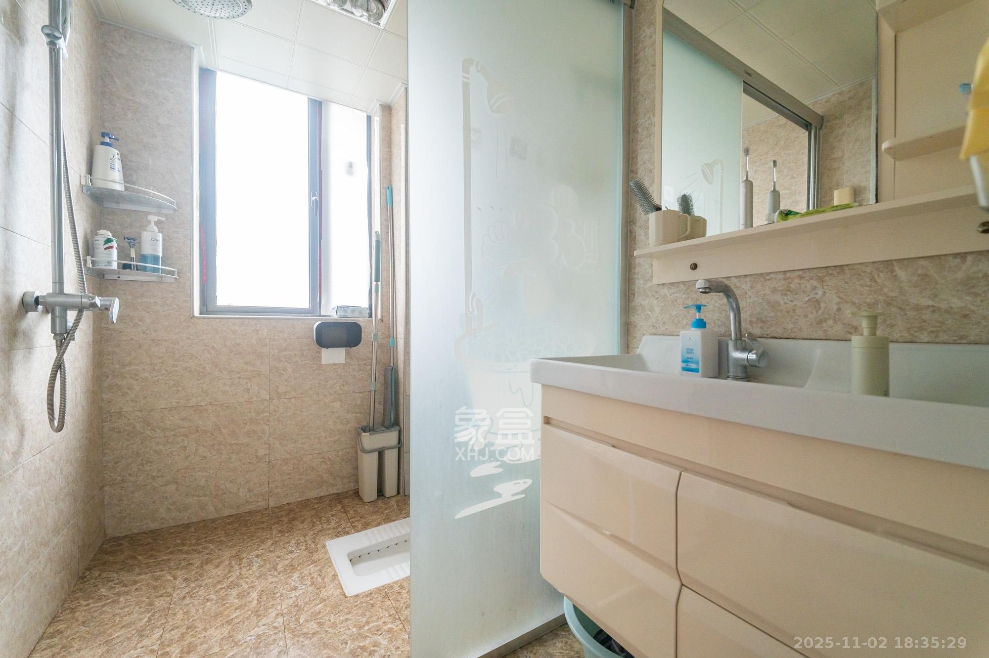 恒基凯旋门一二期  3室2厅1卫    65.0万卫生间