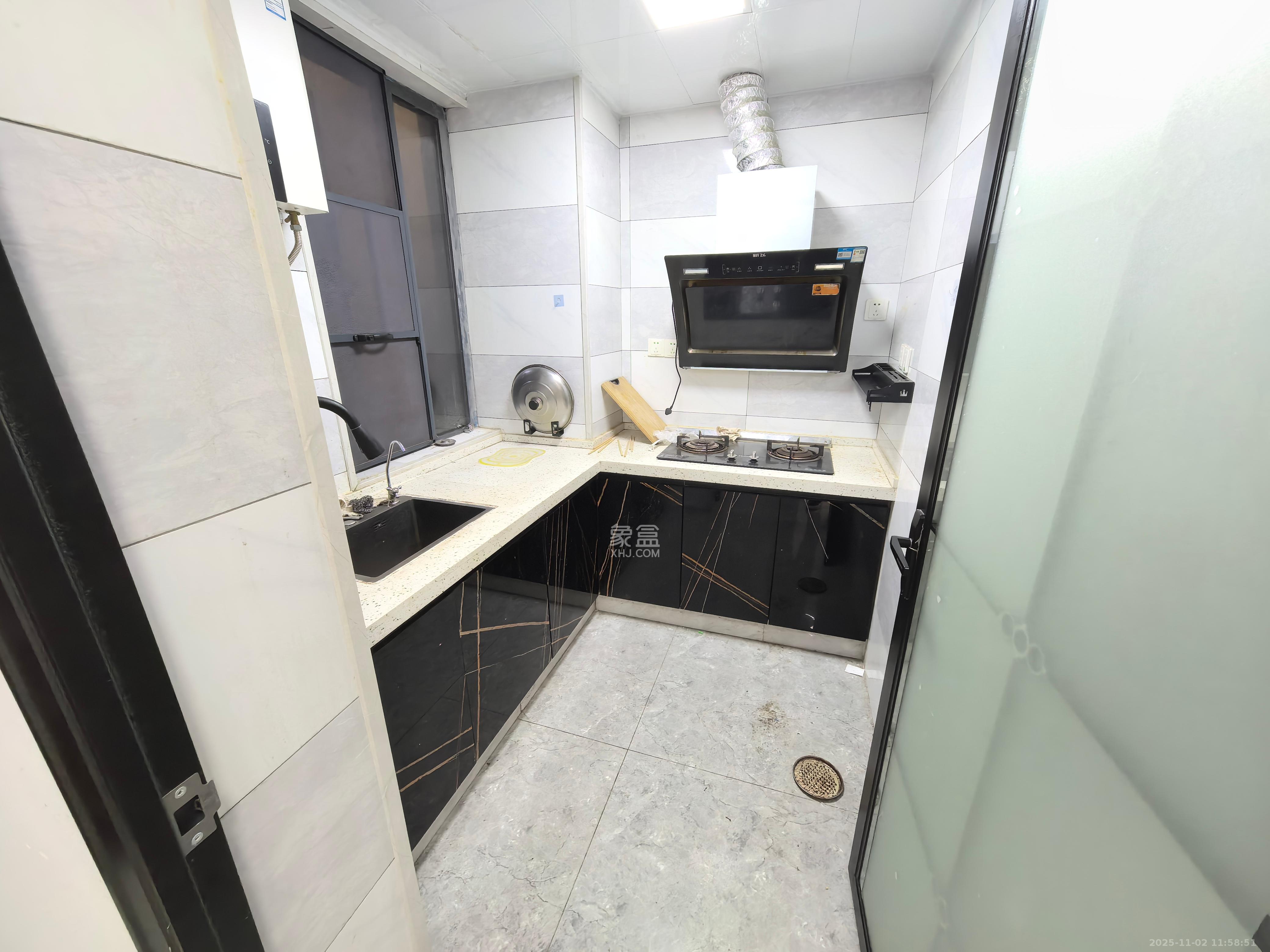 澳海月亮湾  3室2厅2卫    2000.0元/月室内图