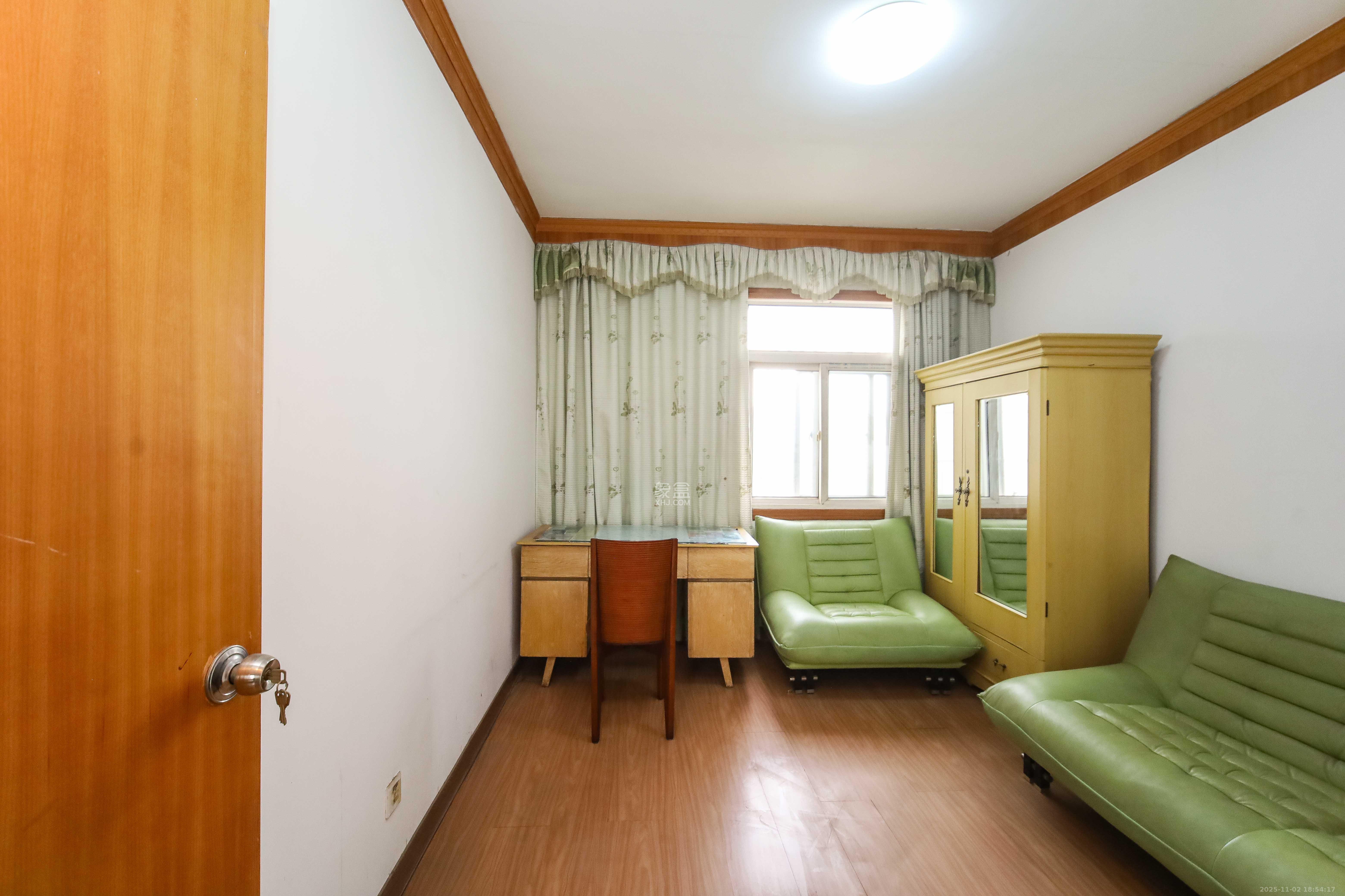 军队星火离退休干部休养所  3室2厅1卫    68.0万卧室