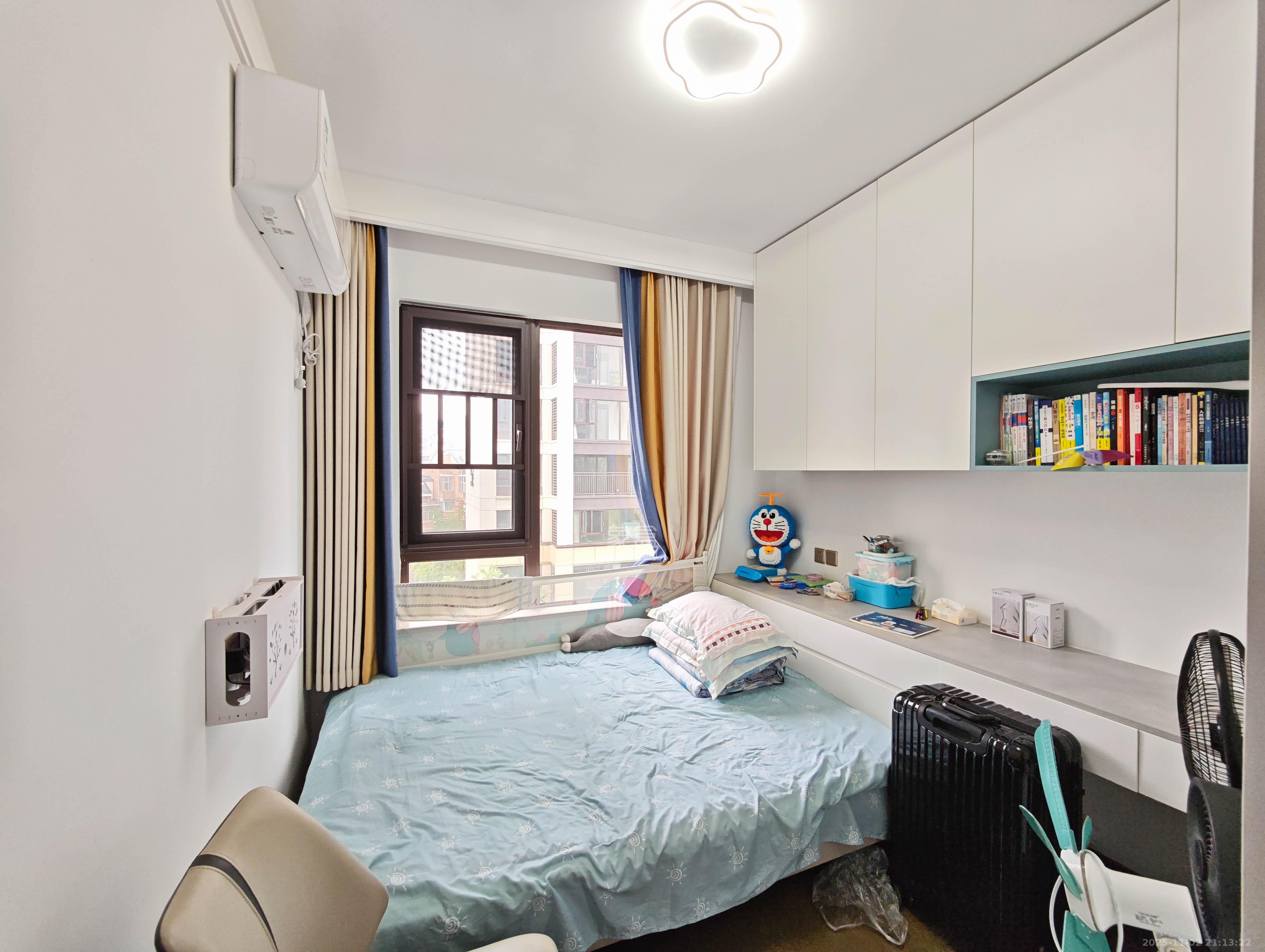 龙湖日盛奕境  4室2厅2卫    135.0万卧室