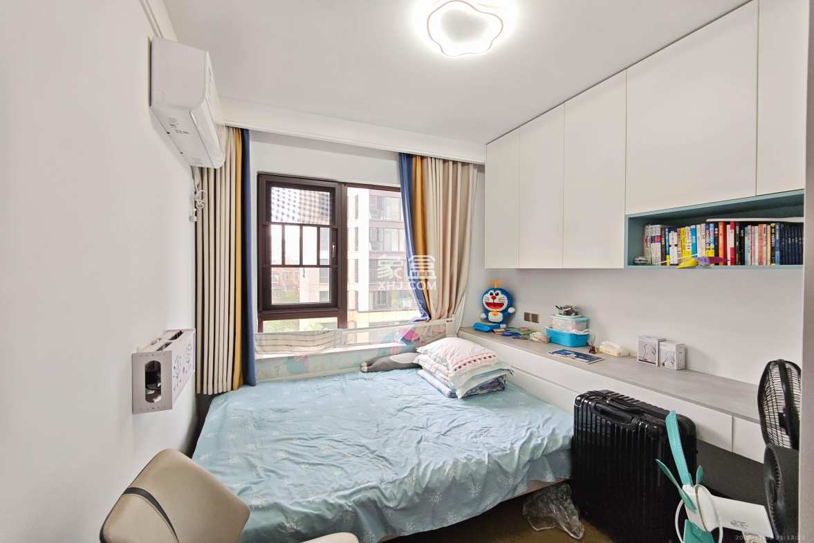 龙湖日盛奕境 4室2厅2卫 135.0万 龙湖日盛奕境 4室2厅2卫 135.0万卧室