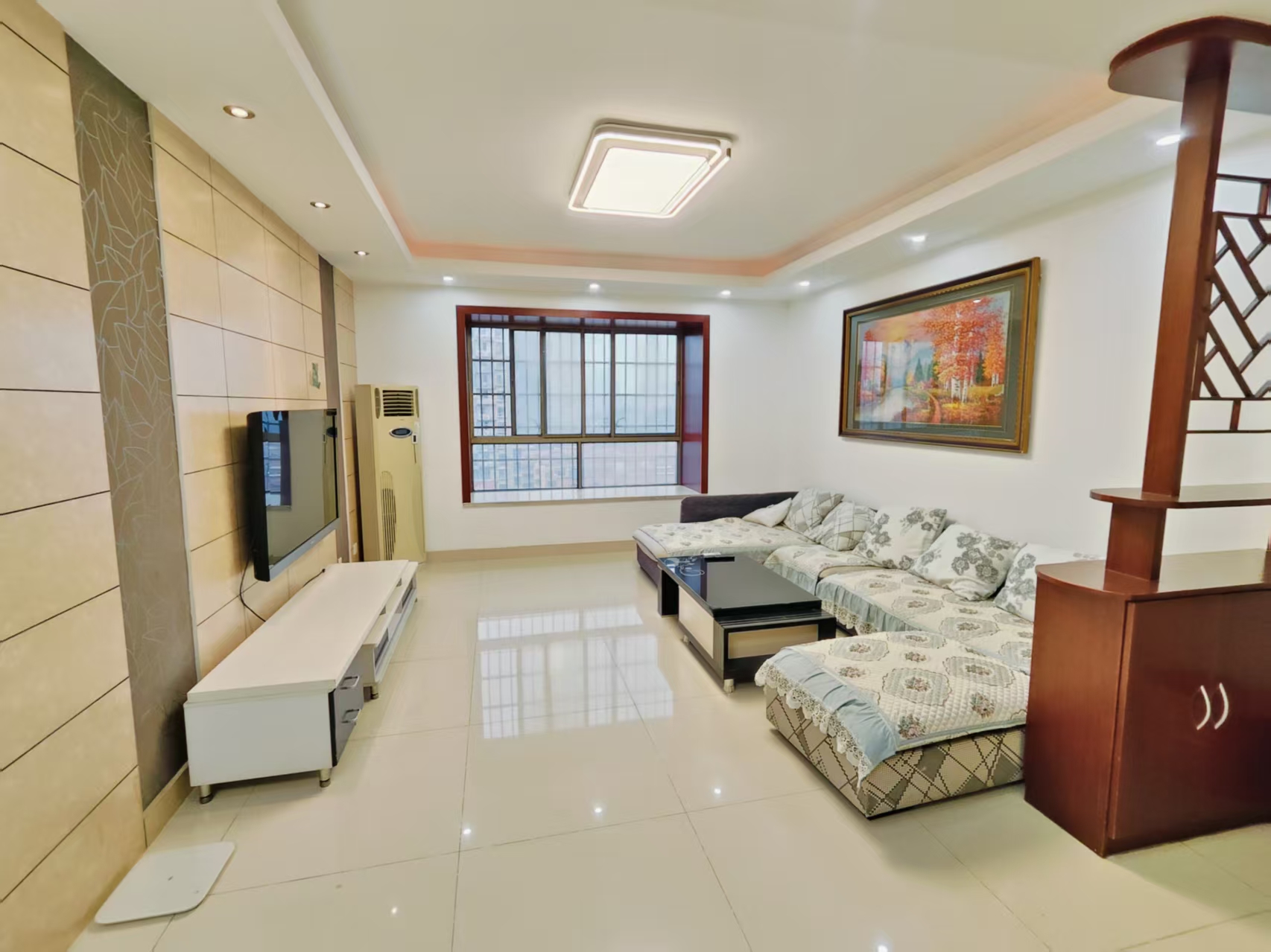 明月湖  3室2厅2卫    1700.0元/月户型图