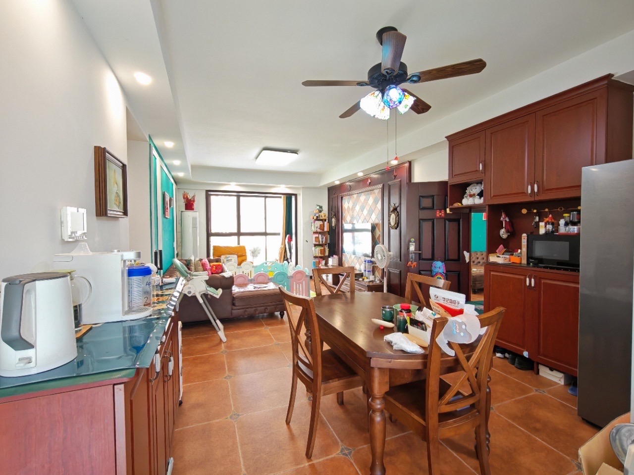 宝源花园  3室2厅2卫    165.0万客厅